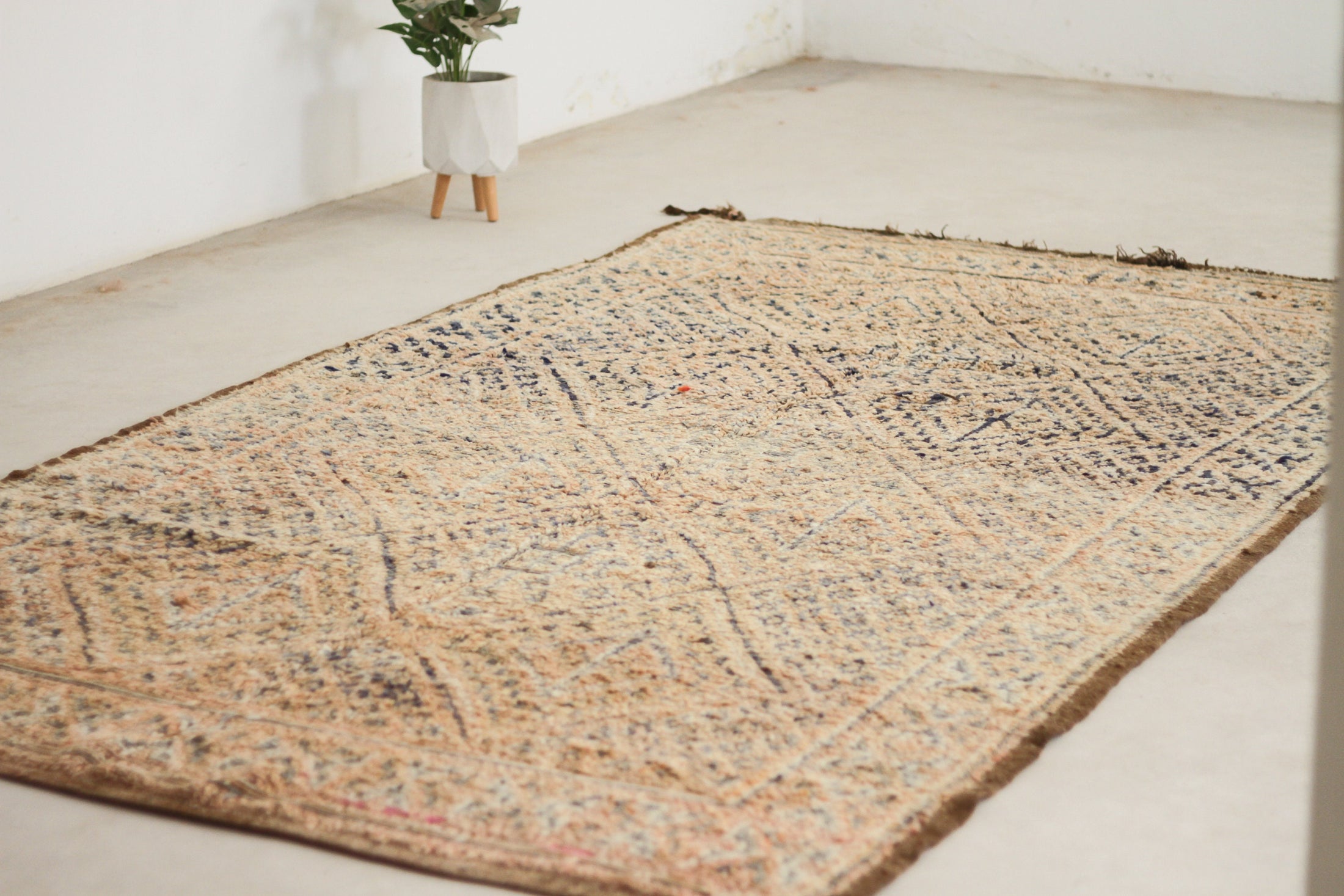 Vintage Moroccan Rug – Handmade Wool Berber rug, 7x11 ft – beige beni mguild rug