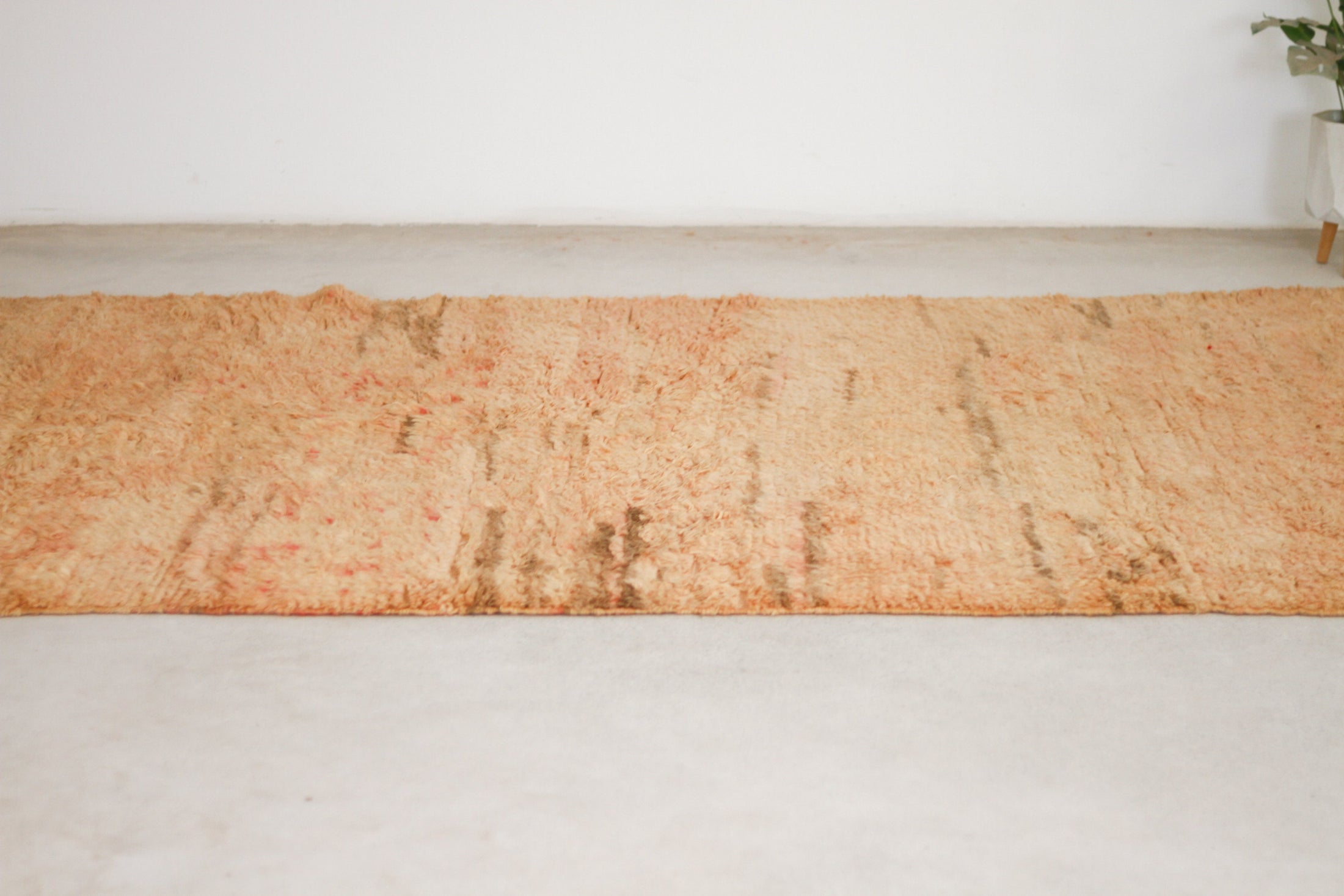 Vintage Moroccan Rug – Handmade Wool Berber rug, 6x10 ft – Peach beni mguild rug