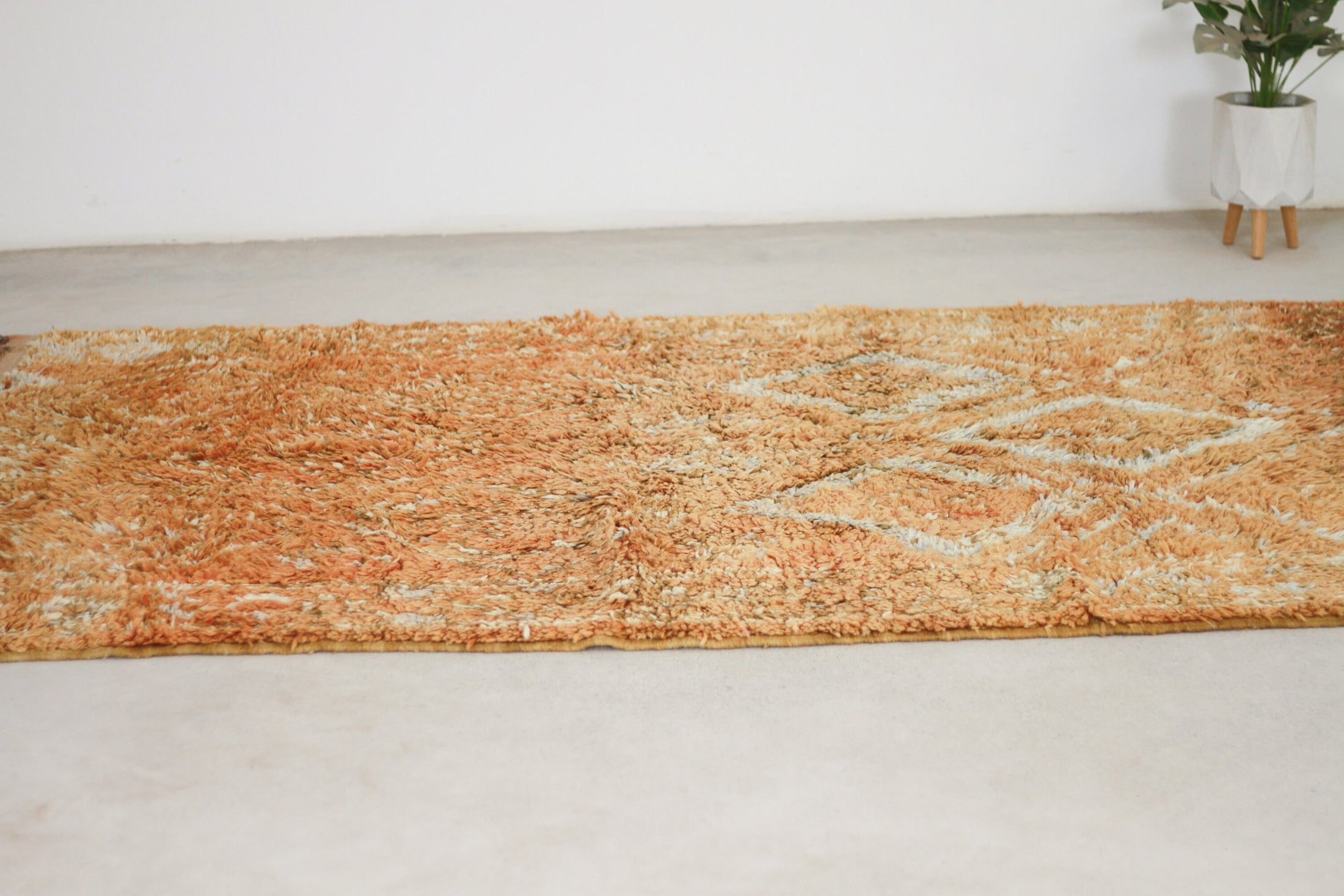 Vintage Moroccan Rug – Handmade Wool Berber rug, 6x9 ft – Peach beni mguild rug