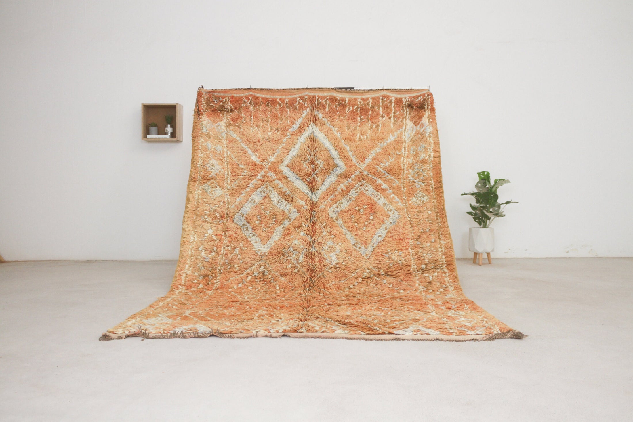 Vintage Moroccan Rug – Handmade Wool Berber rug, 6x9 ft – Peach beni mguild rug