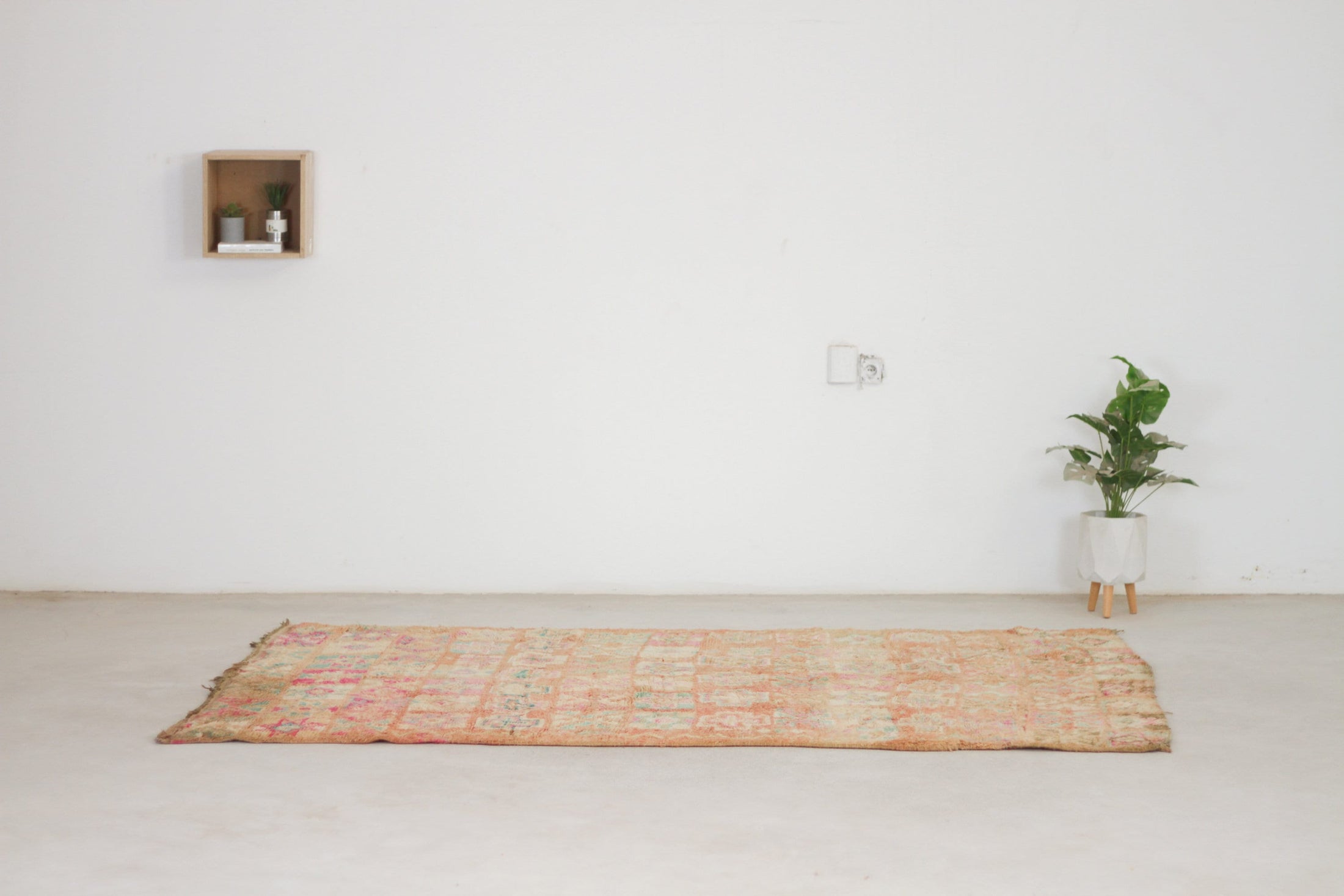 Vintage Moroccan Rug – Handmade Wool Berber rug, 5x8 ft – Peach beni mguild rug