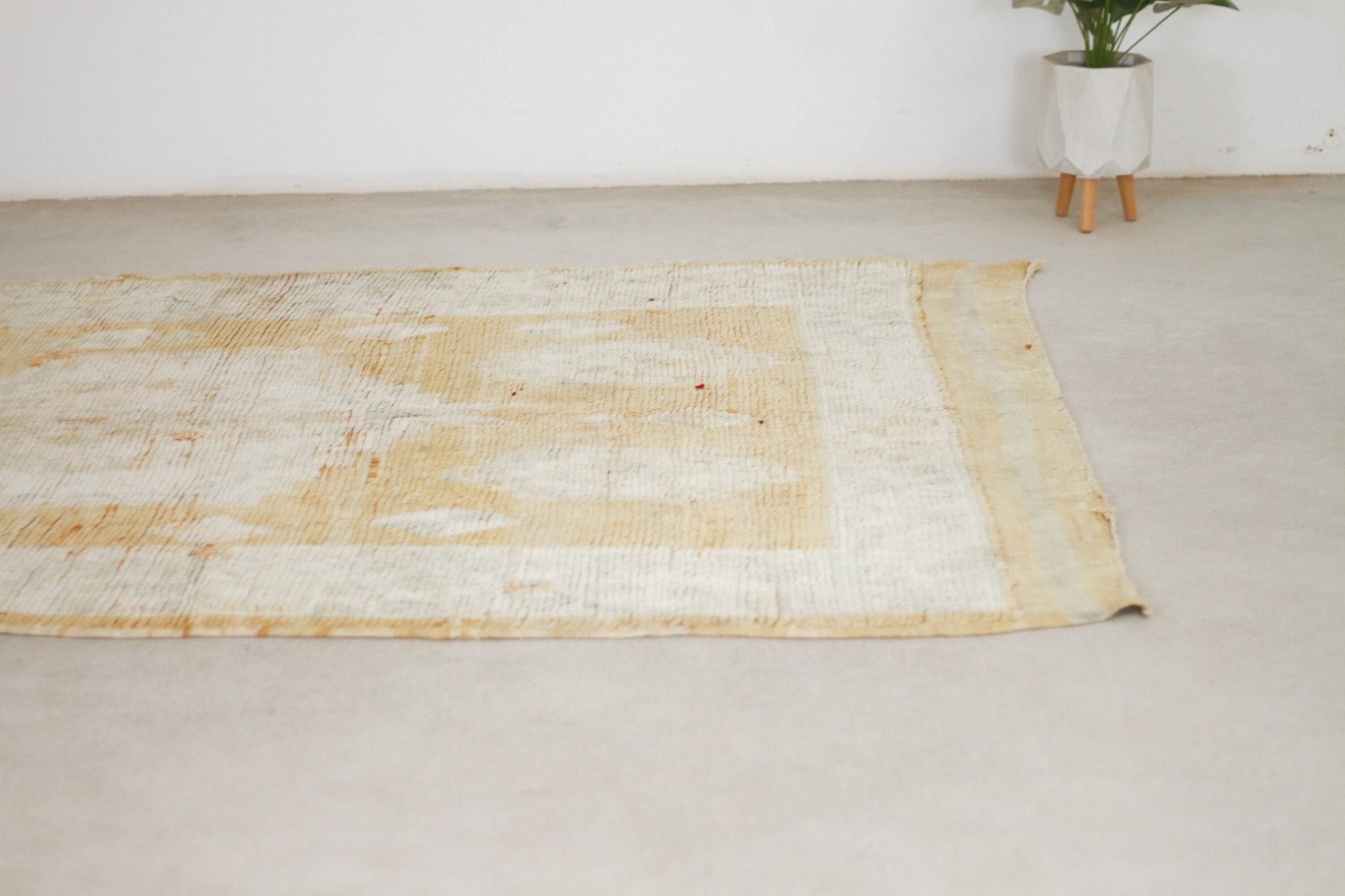 Vintage Moroccan Rug – Handmade Wool Berber rug, 6x9 ft – Yellow beni mguild rug