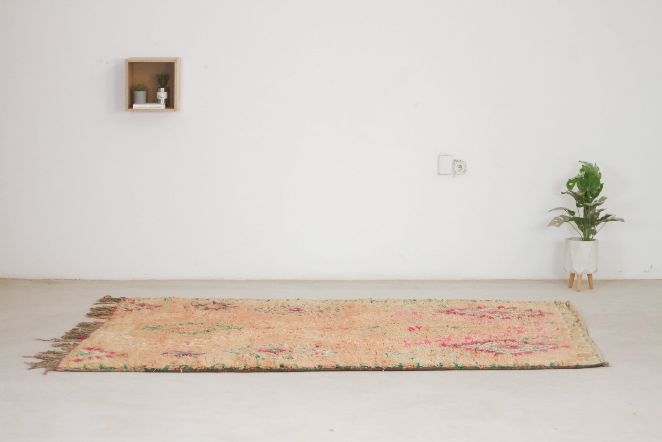 Vintage Moroccan Rug – Handmade Wool Berber rug, 6x8 ft – Pink beni mguild rug