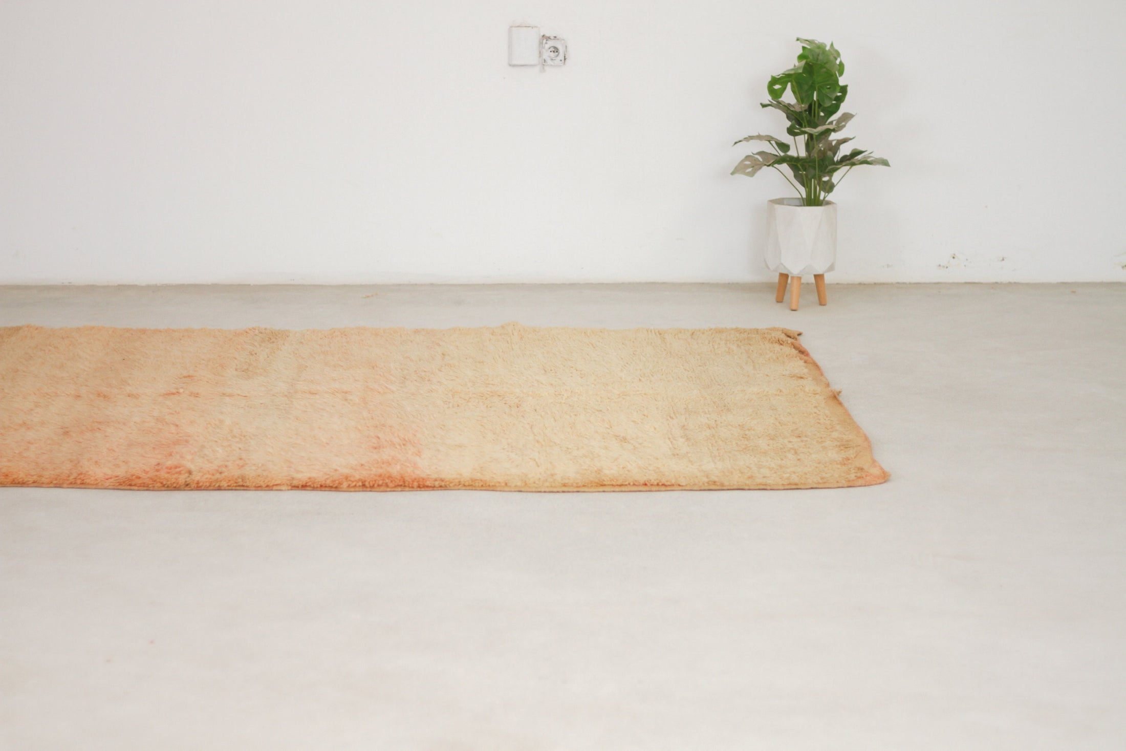 Vintage Moroccan Rug – Handmade Wool Berber rug, 6x10 ft – Peach beni mguild rug
