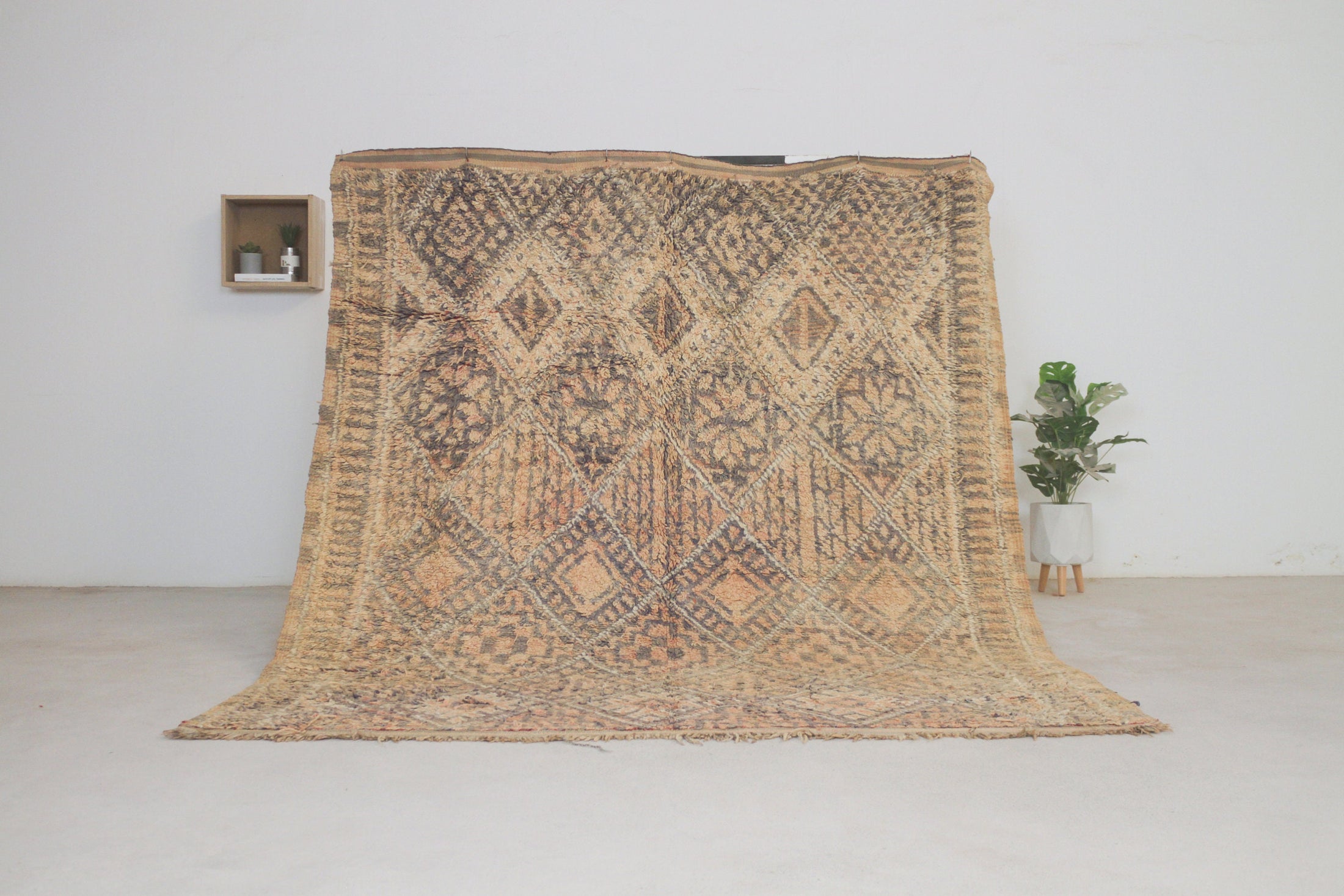 Vintage Moroccan Rug – Handmade Wool Berber rug, 6x8 ft – Peach beni mguild rug