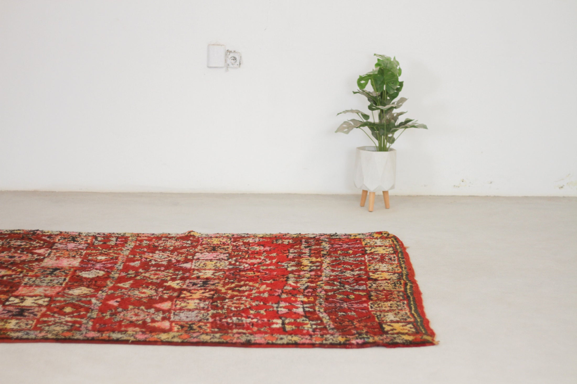 Vintage Moroccan Rug – Handmade Wool Berber rug, 6x10 ft – Red beni mguild rug