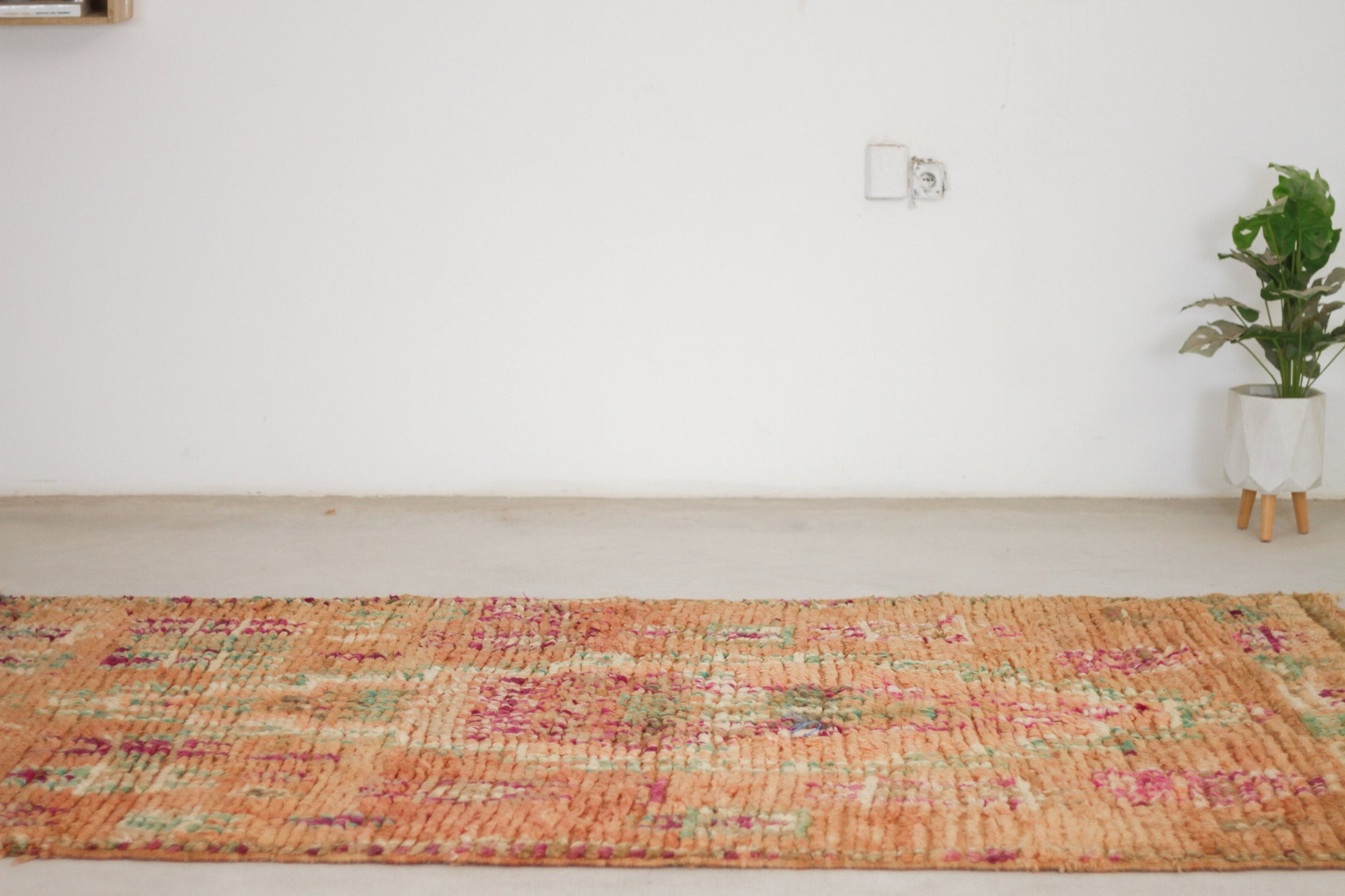 Vintage Moroccan Rug – Handmade Wool Berber rug, 5x9 ft – Peach beni mguild rug