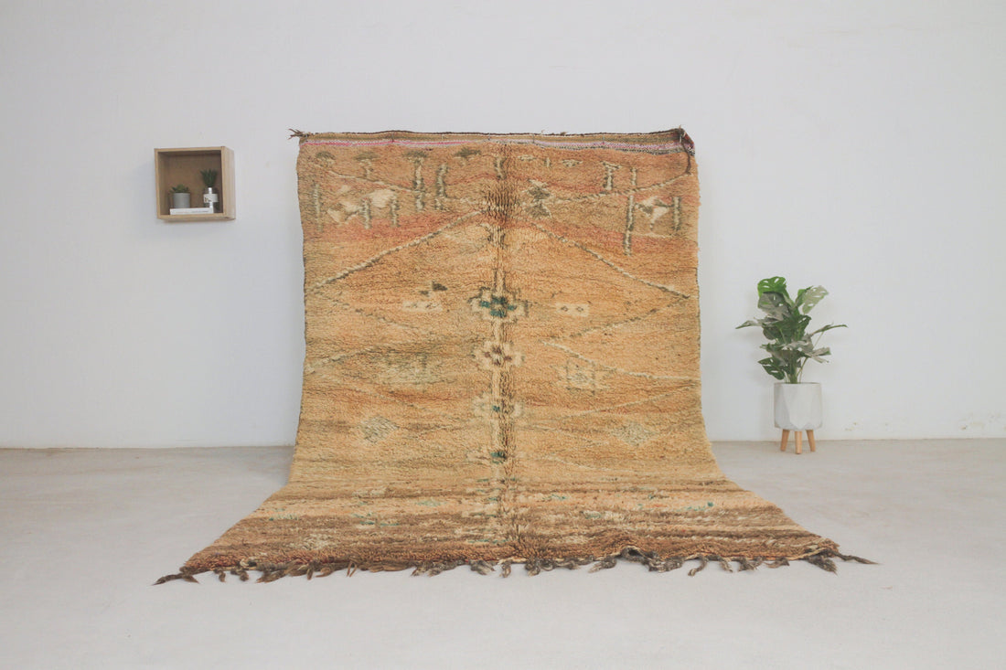 Vintage peach Moroccan rug No. 159, 5'4" x 9'8", full view