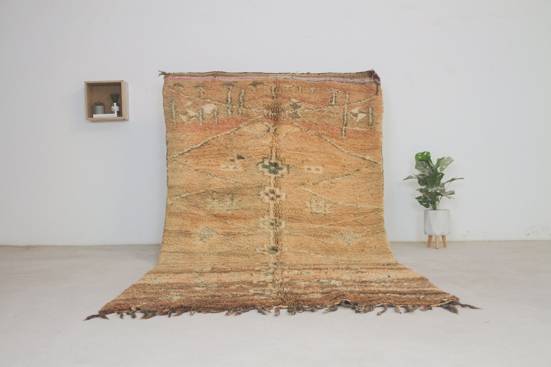 Vintage Moroccan Rug – Handmade Wool Berber rug, 5x9 ft – Peach beni mguild rug