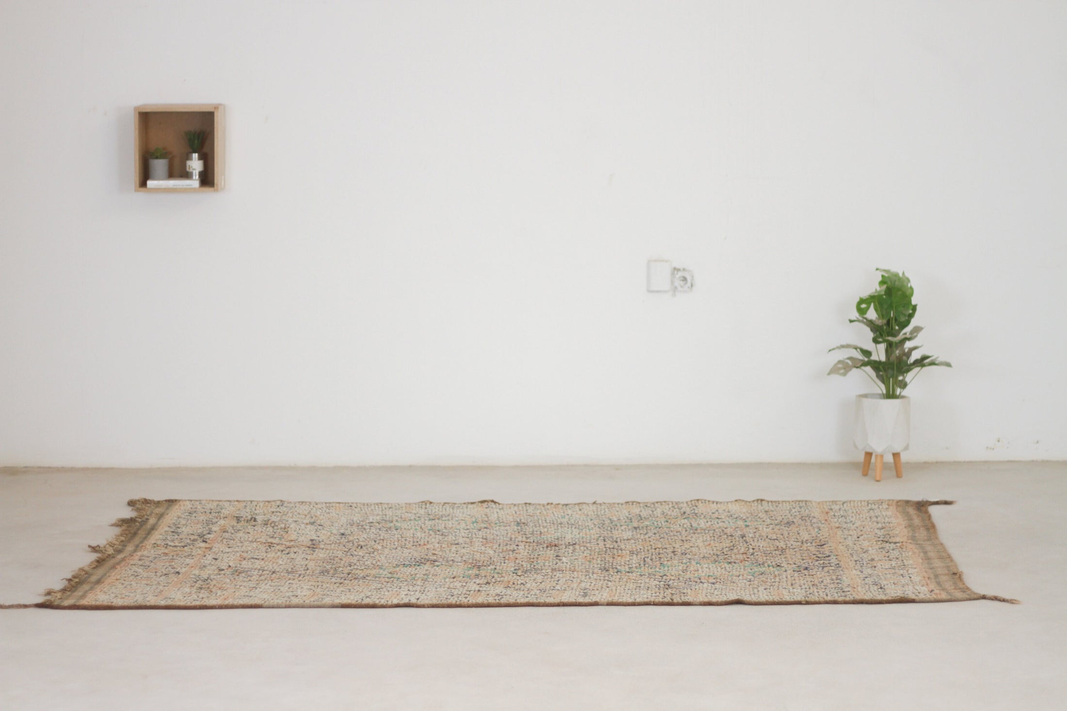 Vintage Moroccan Rug – Handmade Wool Berber rug, 6x9 ft – beni mguild rug