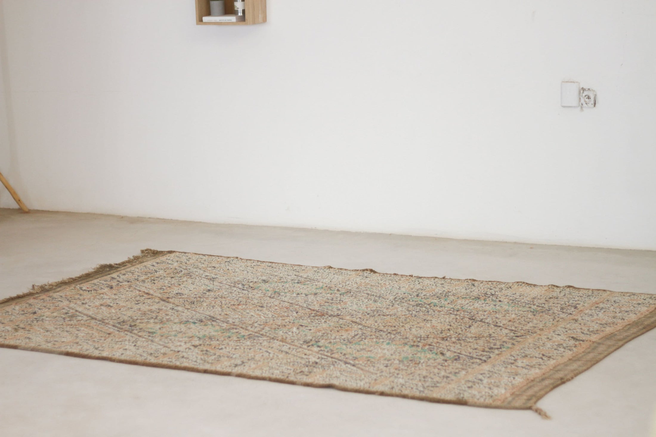 Vintage Moroccan Rug – Handmade Wool Berber rug, 6x9 ft – beni mguild rug