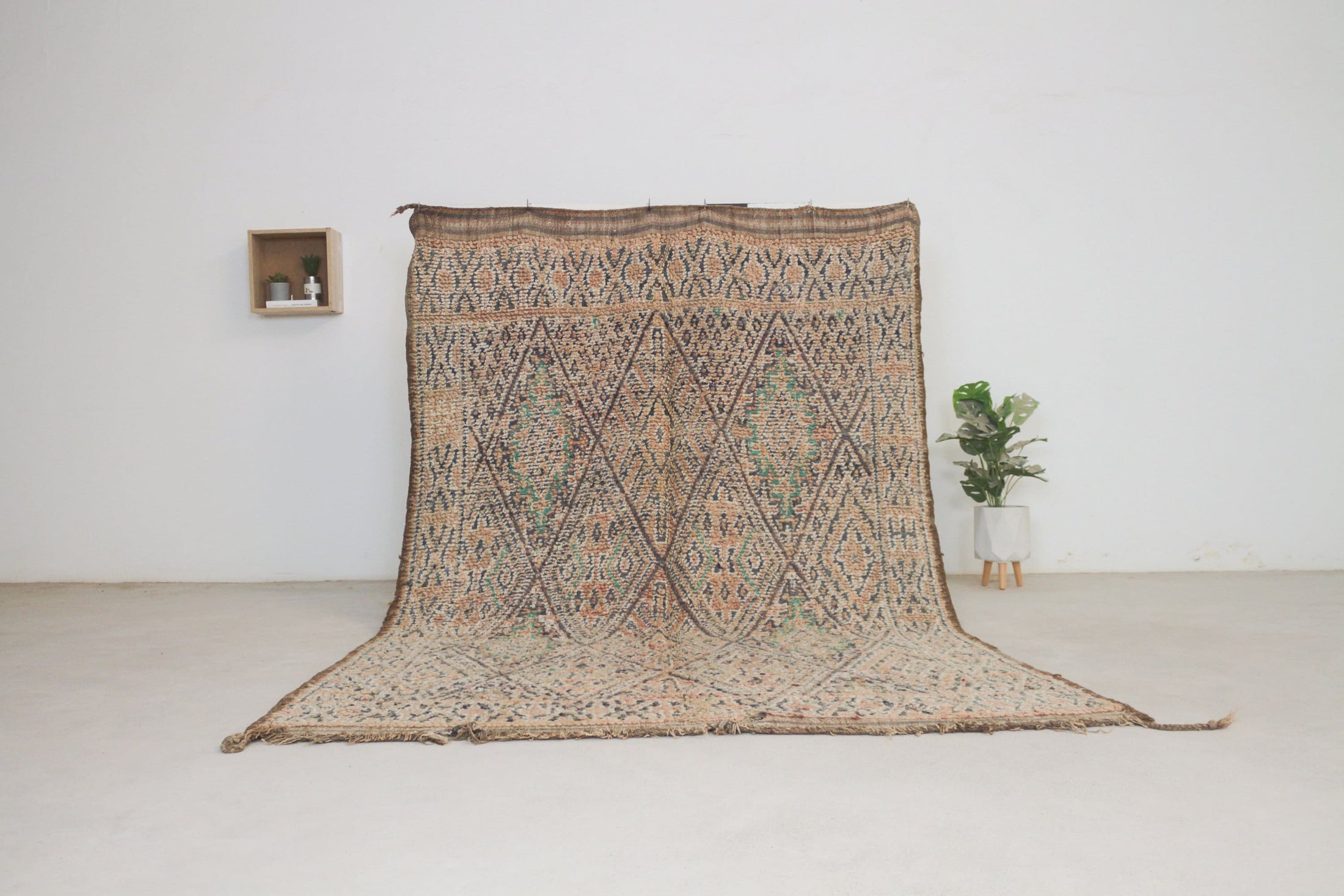 Vintage Moroccan Rug – Handmade Wool Berber rug, 6x9 ft – beni mguild rug