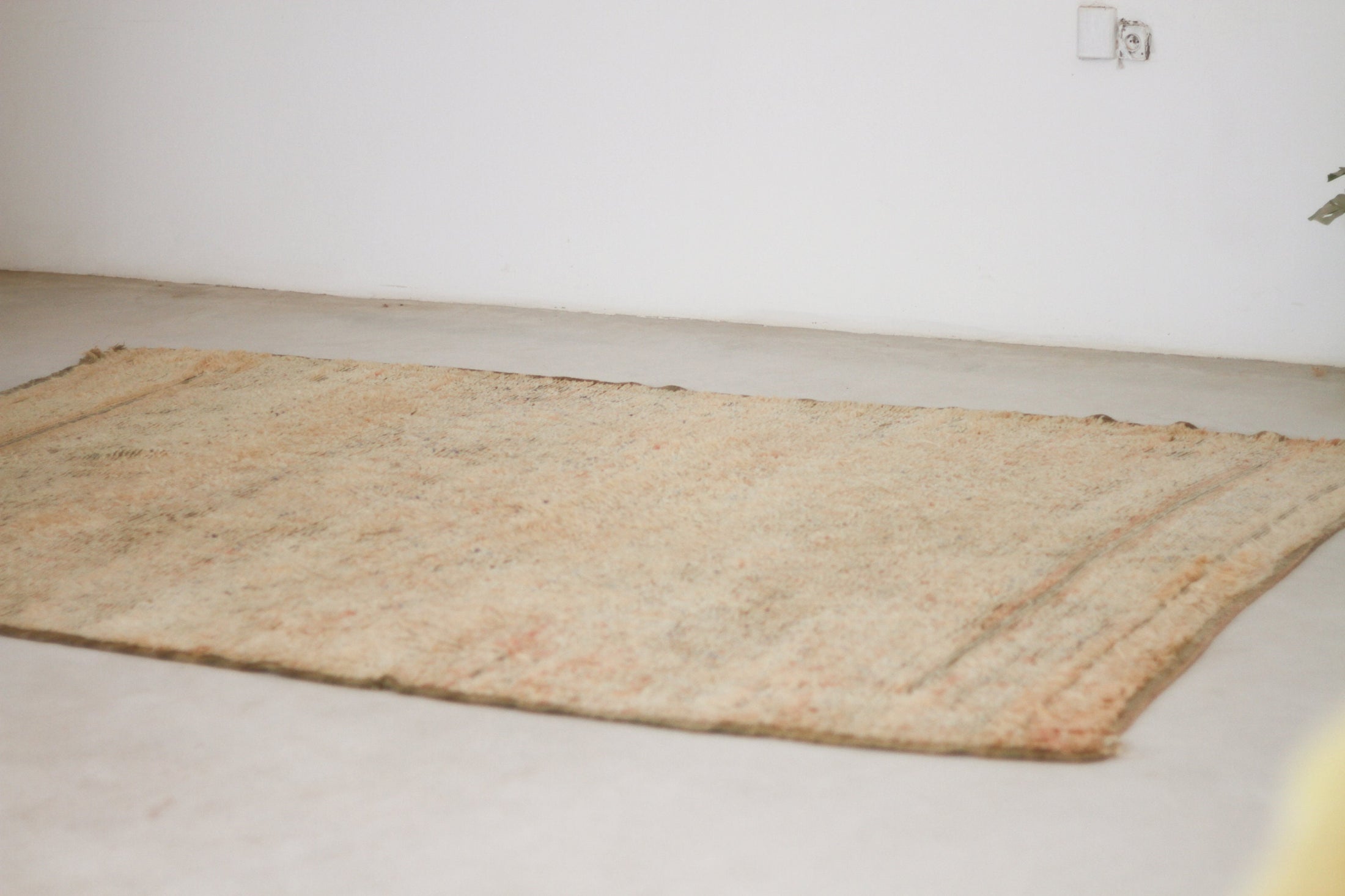 Vintage Moroccan Rug – Handmade Wool Berber rug, 7x10 ft – Peach beni mguild rug