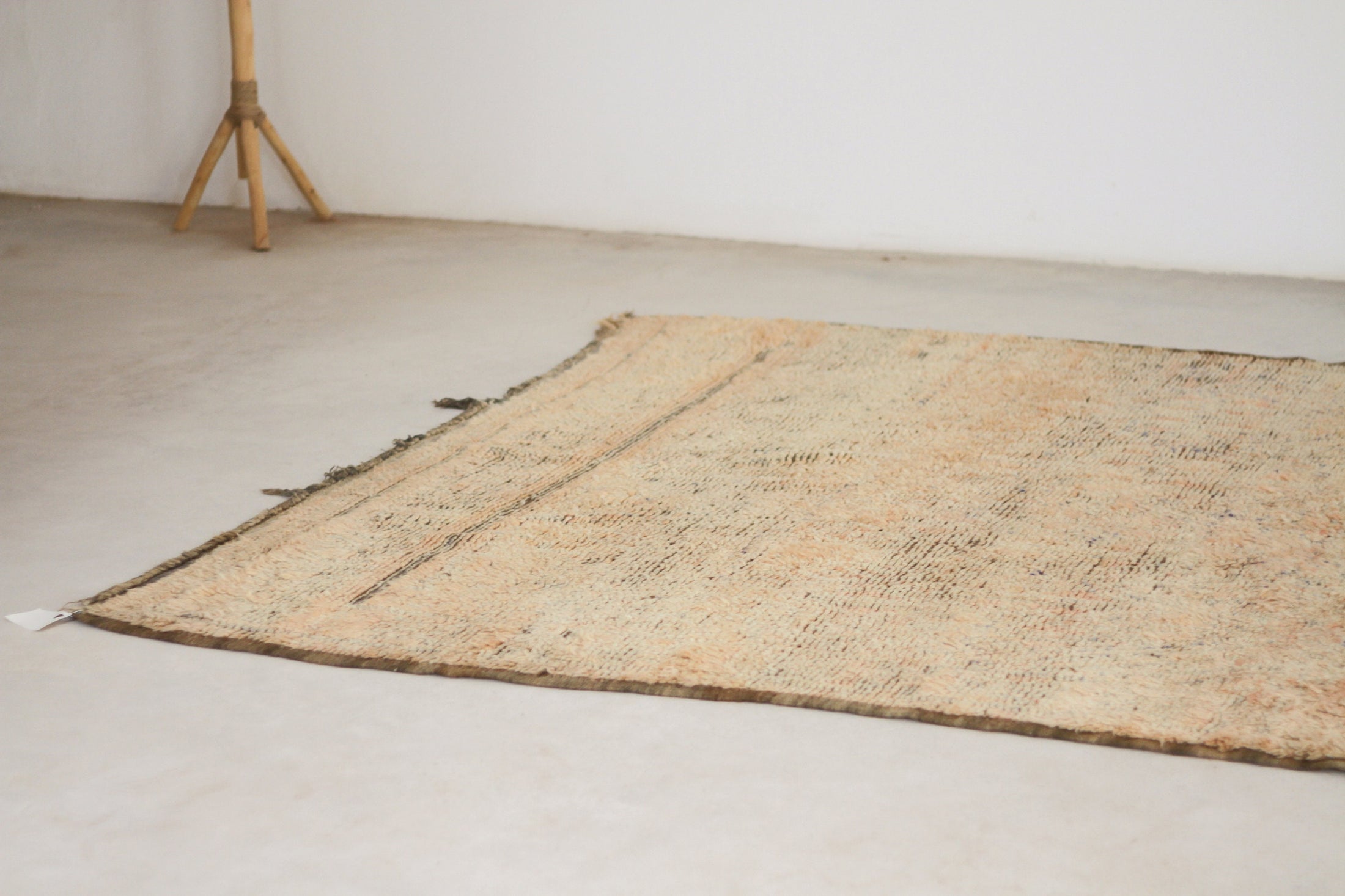 Vintage Moroccan Rug – Handmade Wool Berber rug, 7x10 ft – Peach beni mguild rug