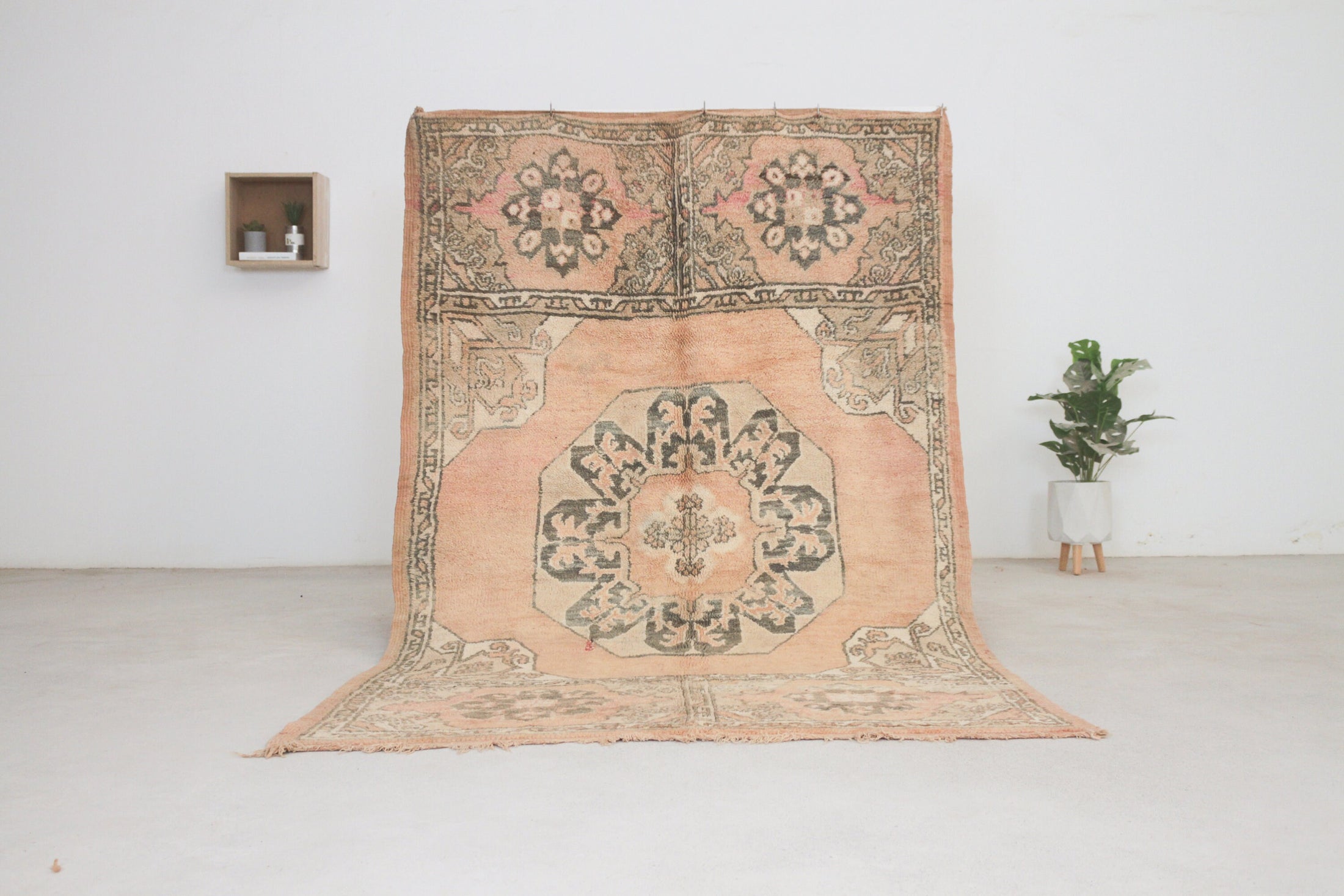 Vintage Moroccan Rug – Handmade Wool Berber rug, 5x8 ft – Peach beni mguild rug