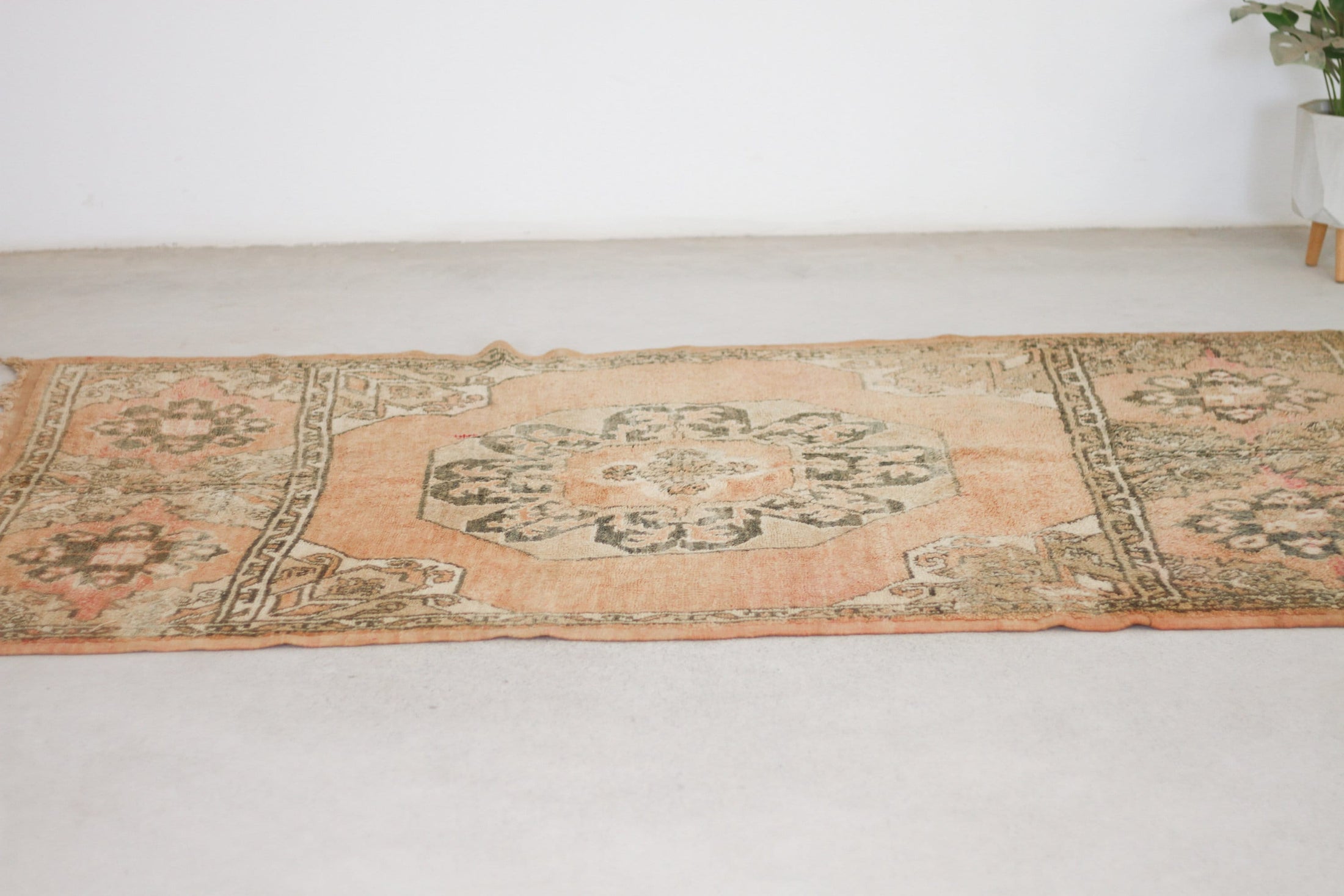 Vintage Moroccan Rug – Handmade Wool Berber rug, 5x8 ft – Peach beni mguild rug