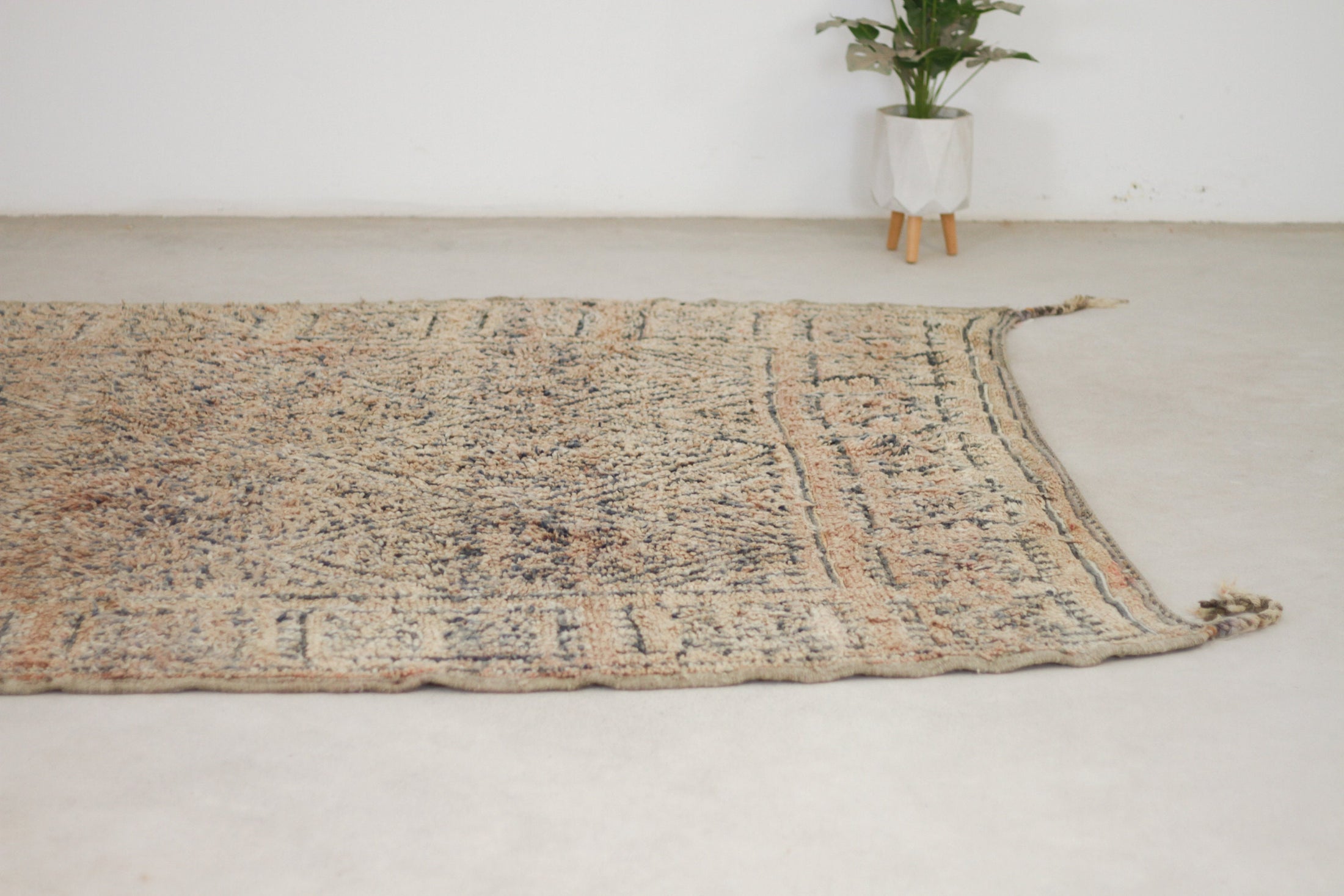 Vintage Moroccan Rug – Handmade Wool Berber rug, 7x10 ft – beni mguild rug