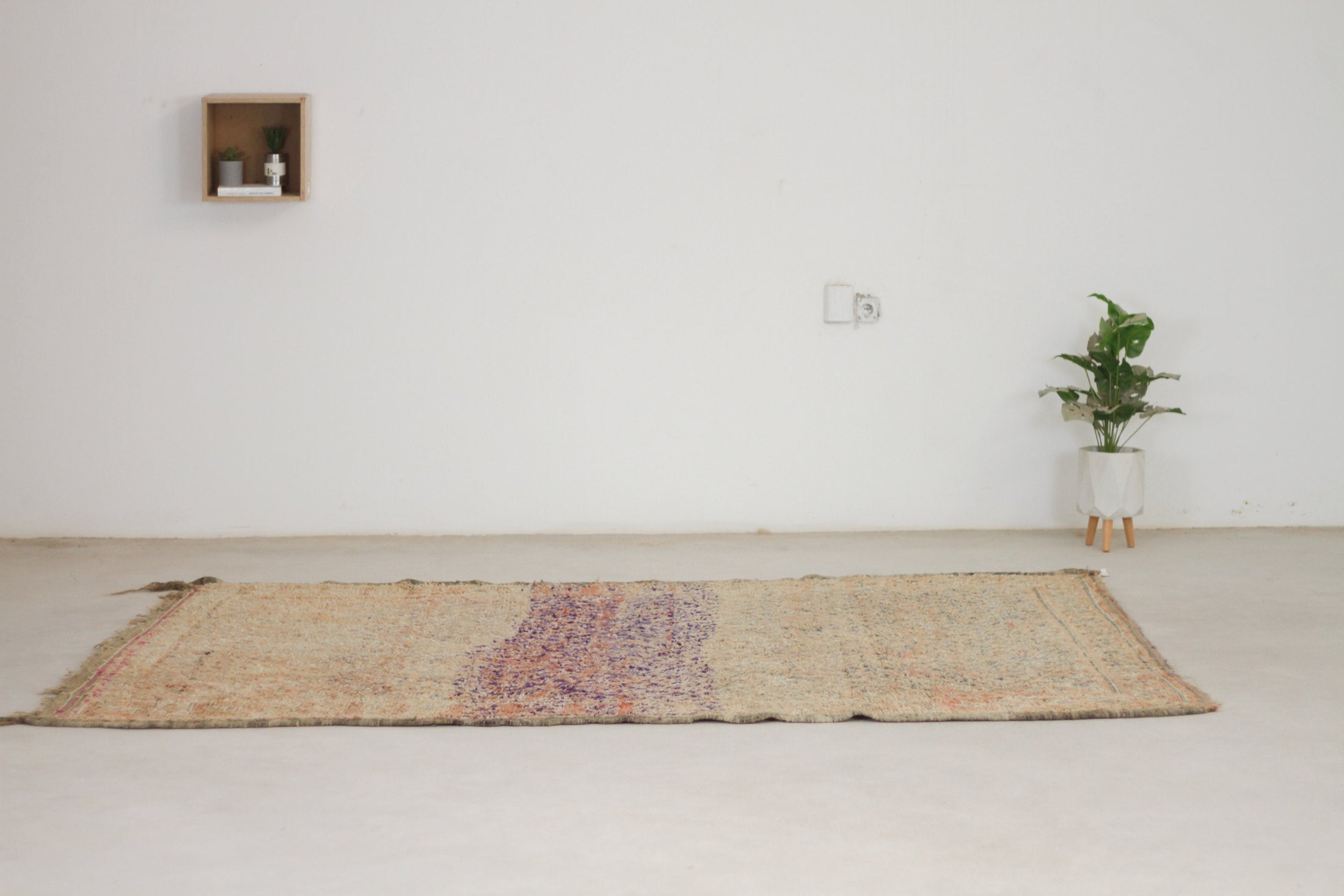 Vintage Moroccan Rug – Handmade Wool Berber rug, 6x9 ft – Peach beni mguild rug