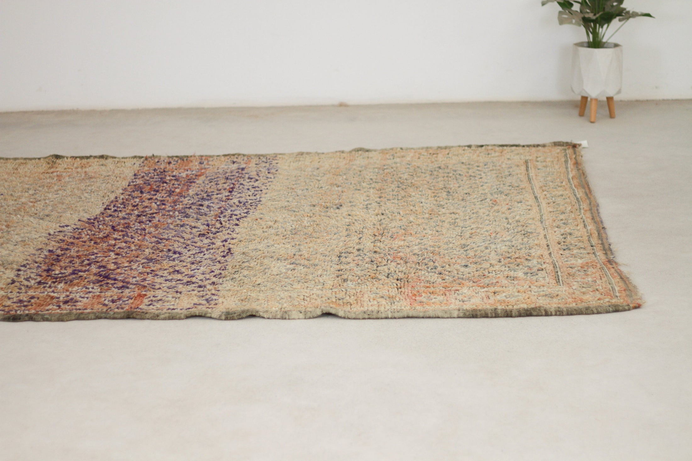 Vintage Moroccan Rug – Handmade Wool Berber rug, 6x9 ft – Peach beni mguild rug