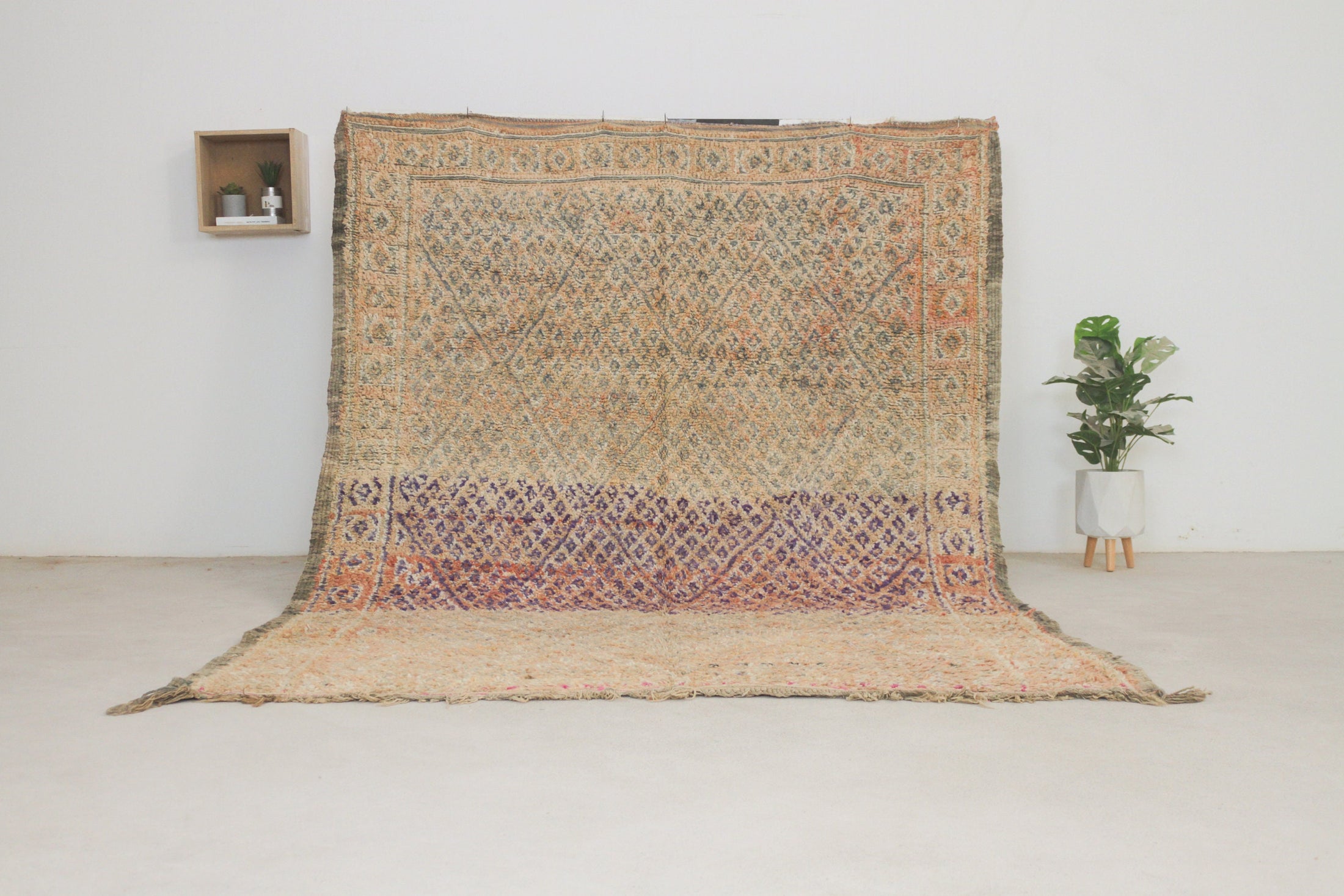 Vintage Moroccan Rug – Handmade Wool Berber rug, 6x9 ft – Peach beni mguild rug