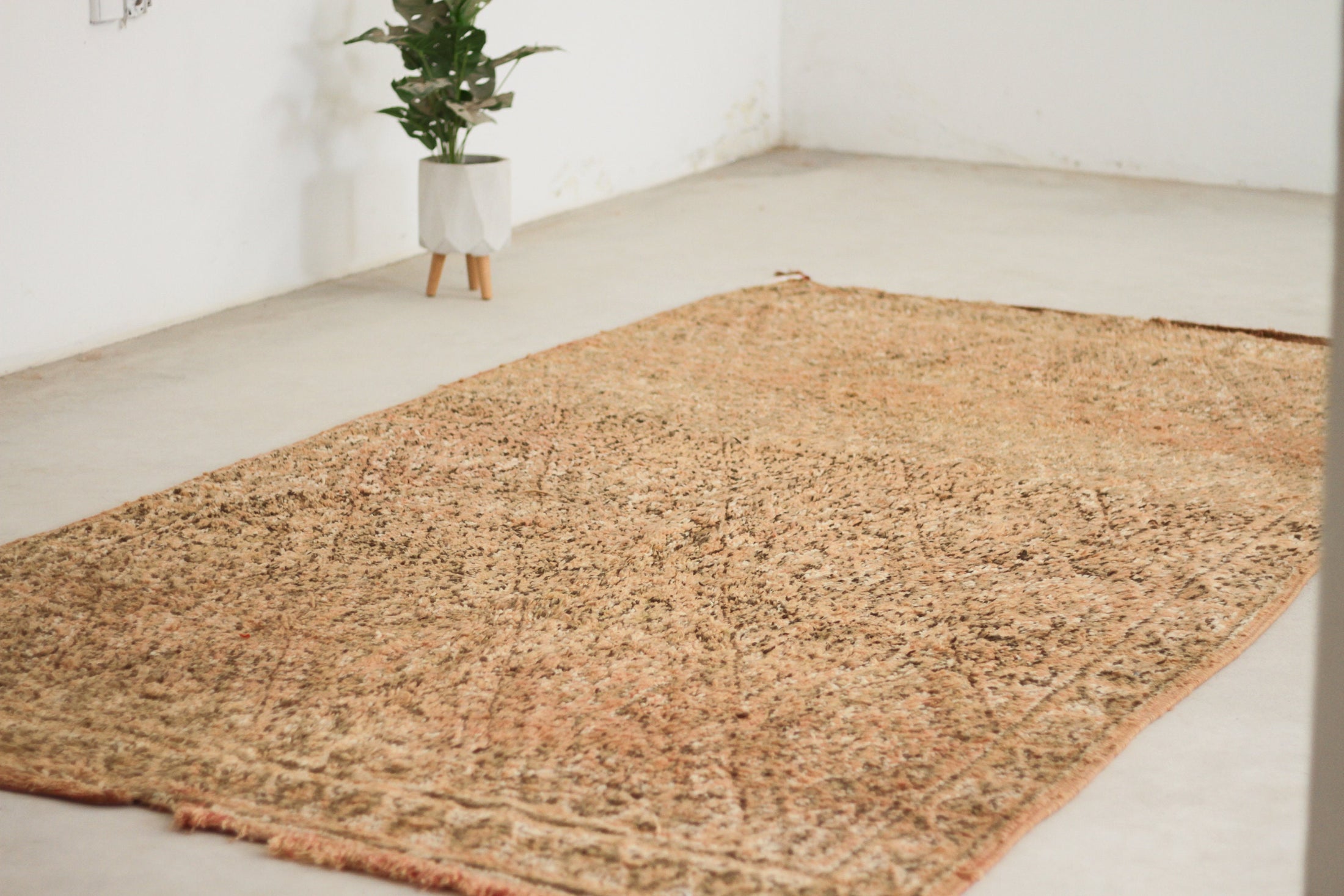 Vintage Moroccan Rug – Handmade Wool Berber rug, 6x11 ft – Peach beni mguild rug