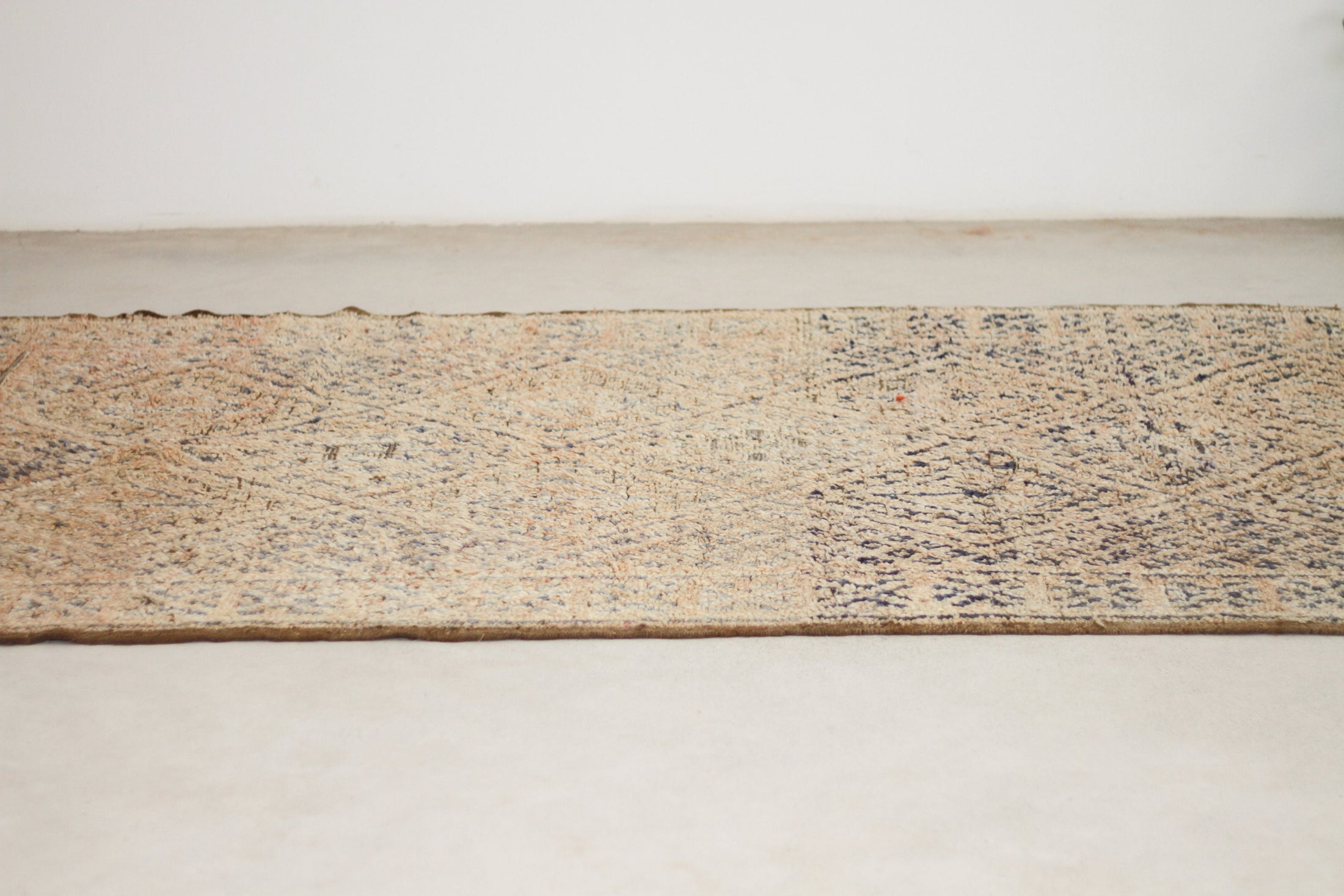 Vintage Moroccan Rug – Handmade Wool Berber rug, 7x11 ft – beige beni mguild rug