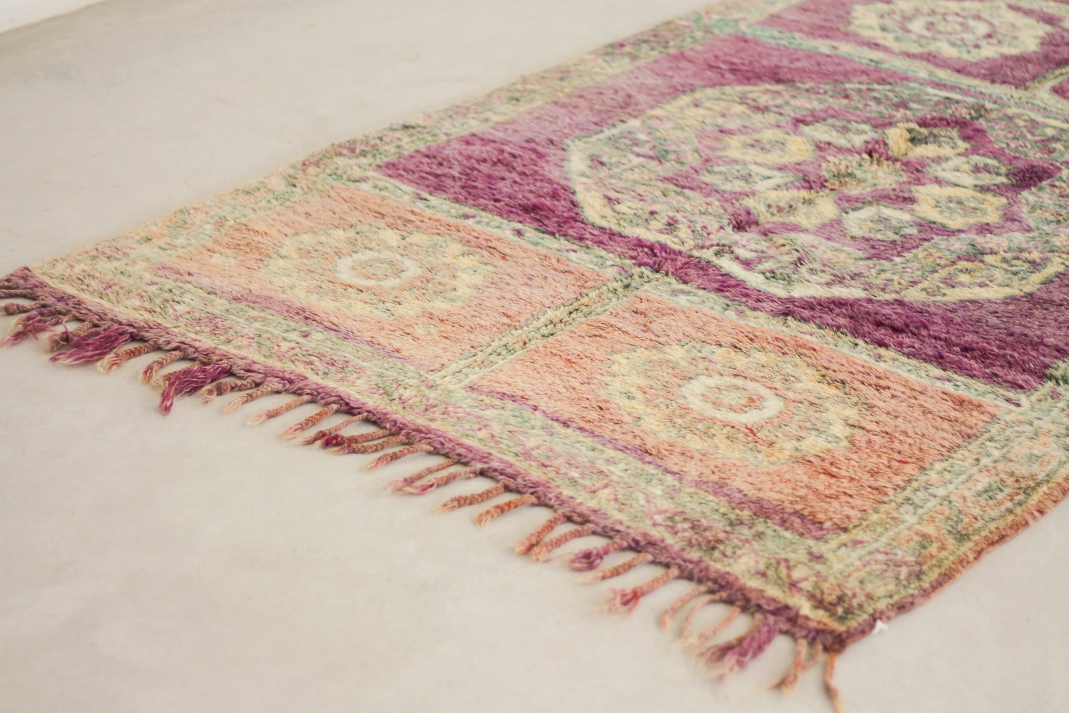 Vintage Moroccan Rug – Handmade Wool Berber rug, 4x7 ft – Purple beni mguild rug