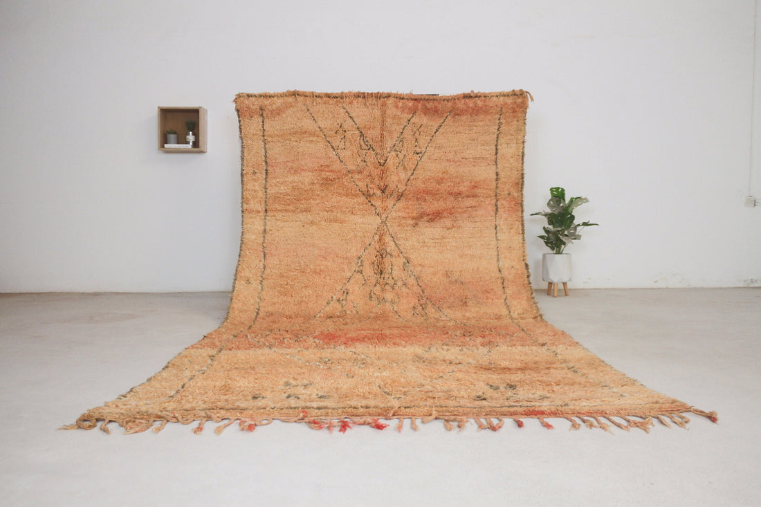 Vintage peach Moroccan rug No. 108, 5'10" x 11'1", full view