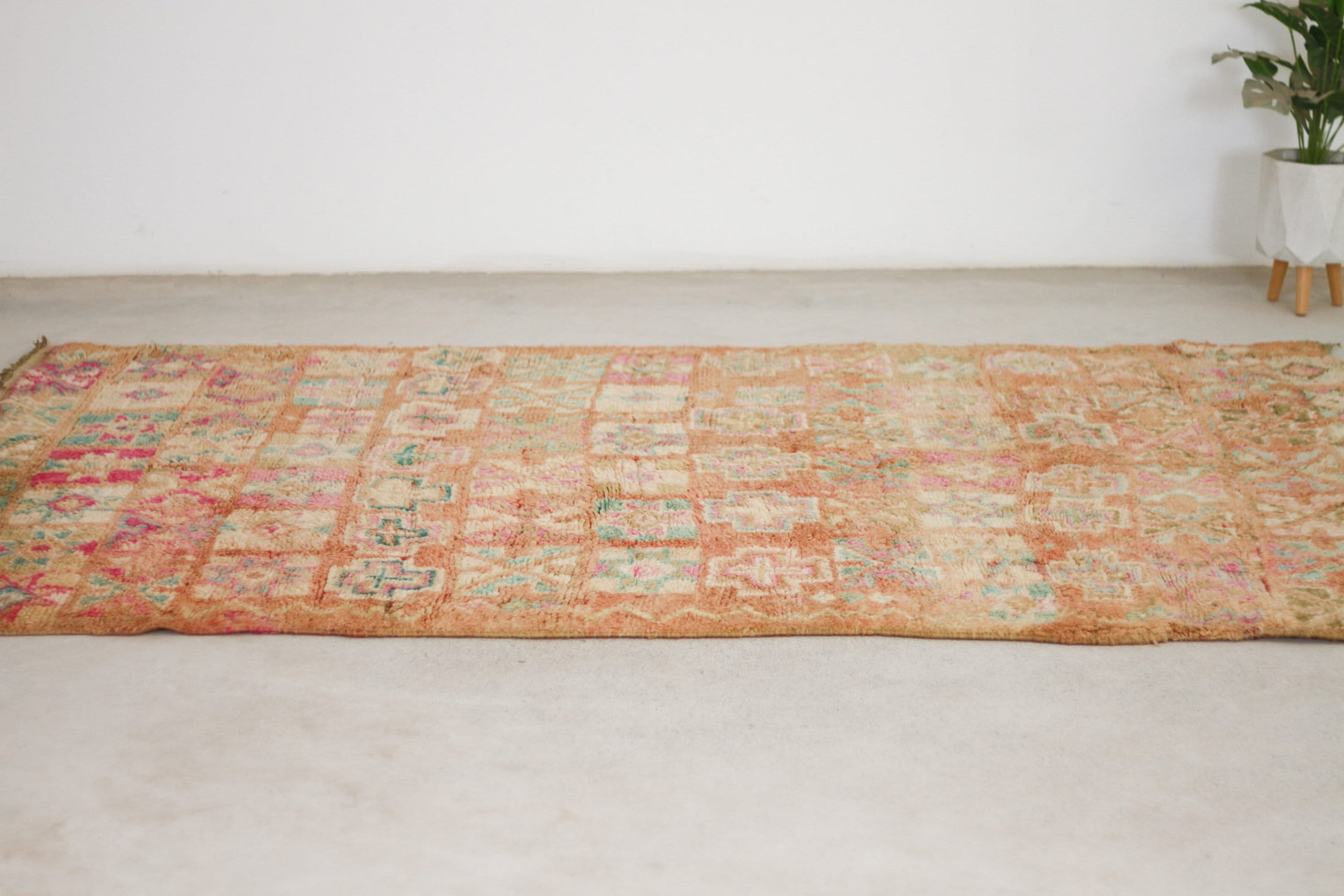 Vintage Moroccan Rug – Handmade Wool Berber rug, 5x8 ft – Peach beni mguild rug