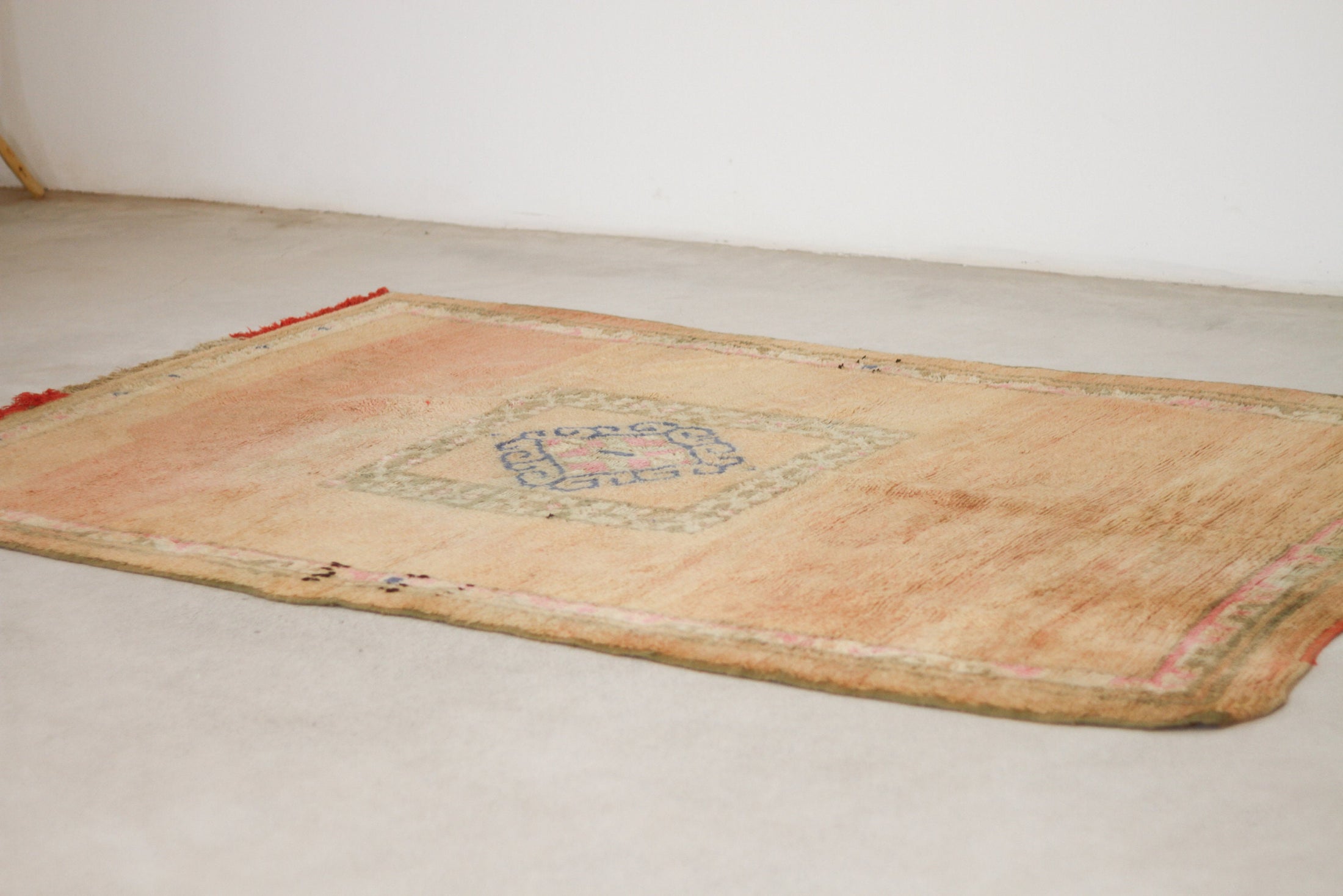 Vintage Moroccan Rug – Handmade Wool Berber rug, 5x8 ft – Peach beni mguild rug