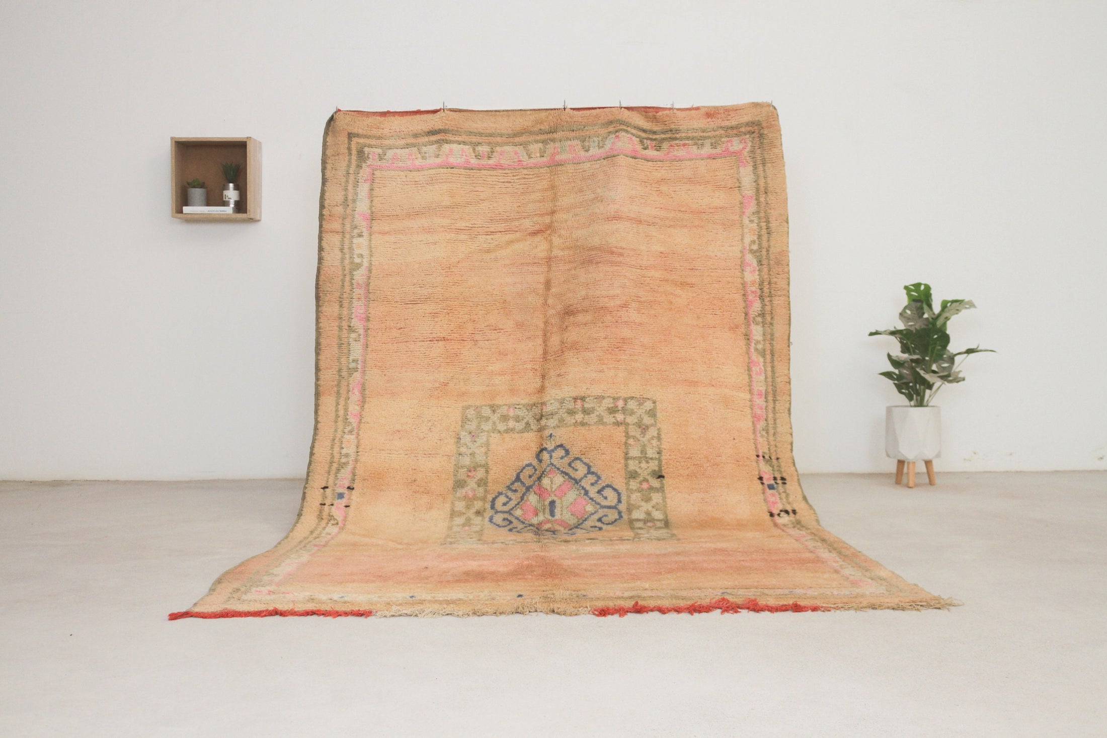 Vintage Moroccan Rug – Handmade Wool Berber rug, 5x8 ft – Peach beni mguild rug
