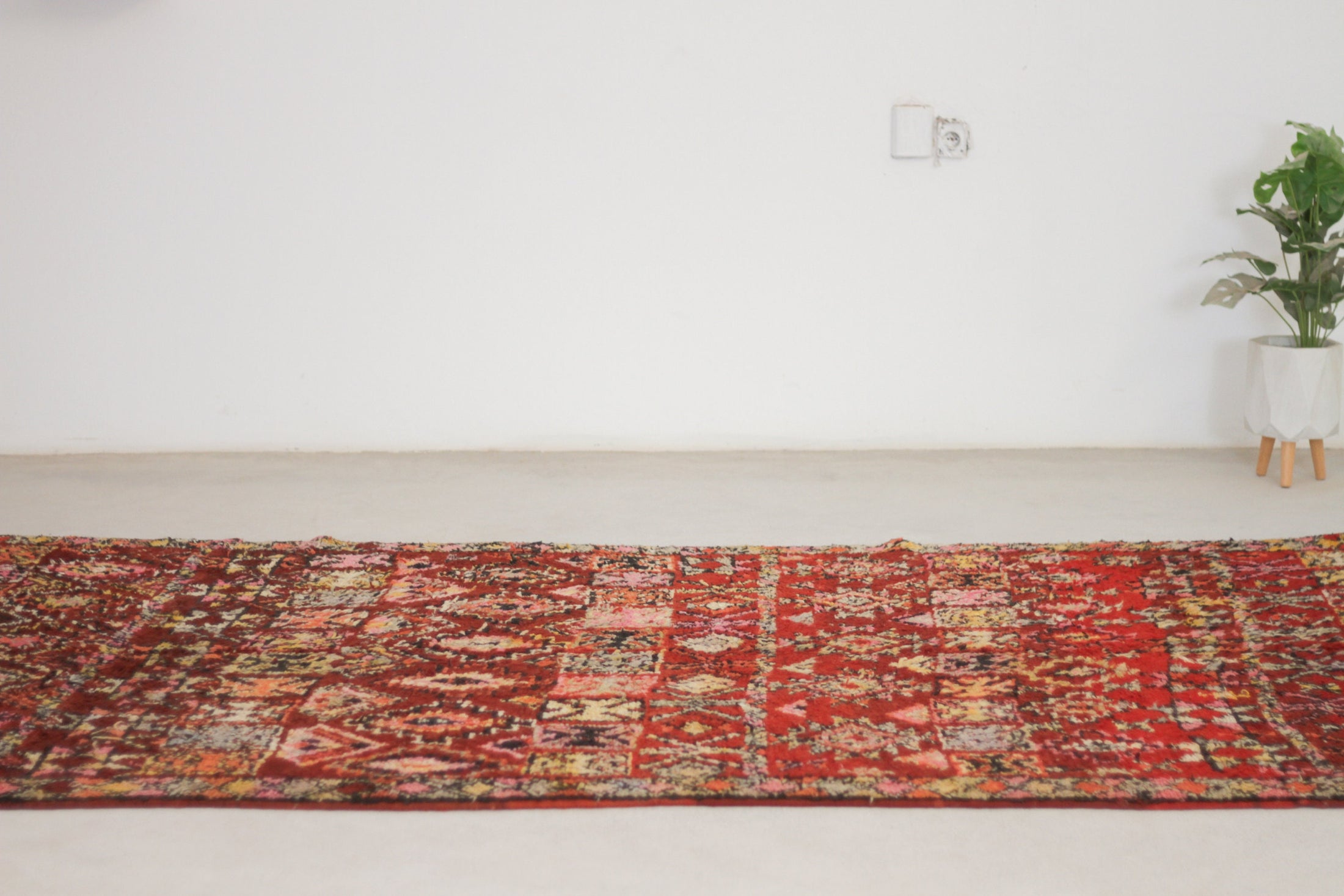 Vintage Moroccan Rug – Handmade Wool Berber rug, 6x10 ft – Red beni mguild rug