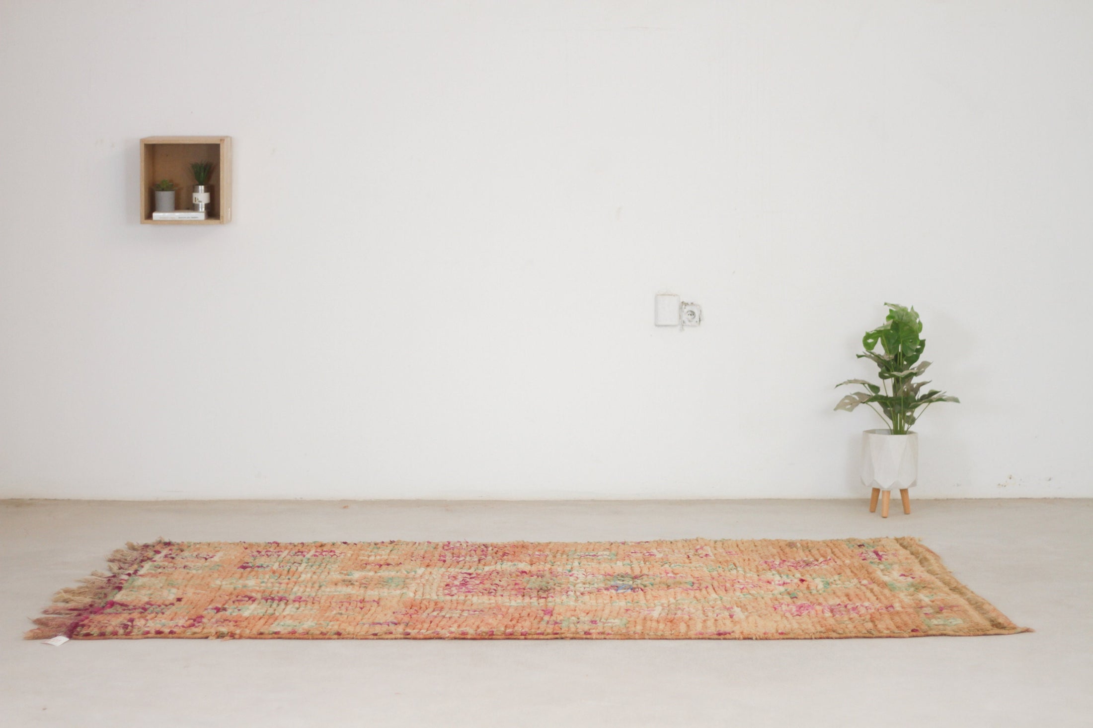 Vintage Moroccan Rug – Handmade Wool Berber rug, 5x9 ft – Peach beni mguild rug