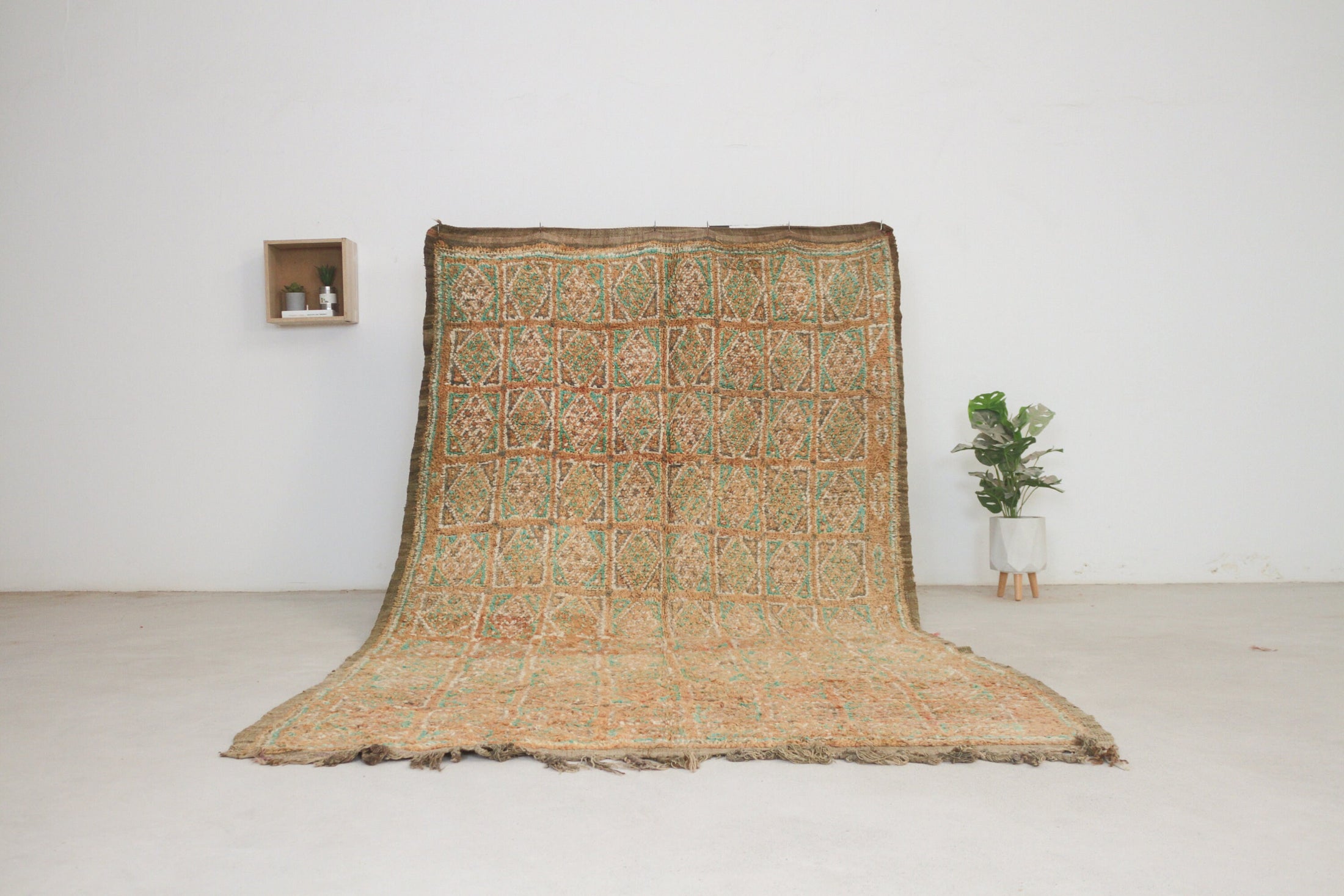 Vintage Moroccan Rug – Handmade Wool Berber rug, 6x10 ft – Peach beni mguild rug