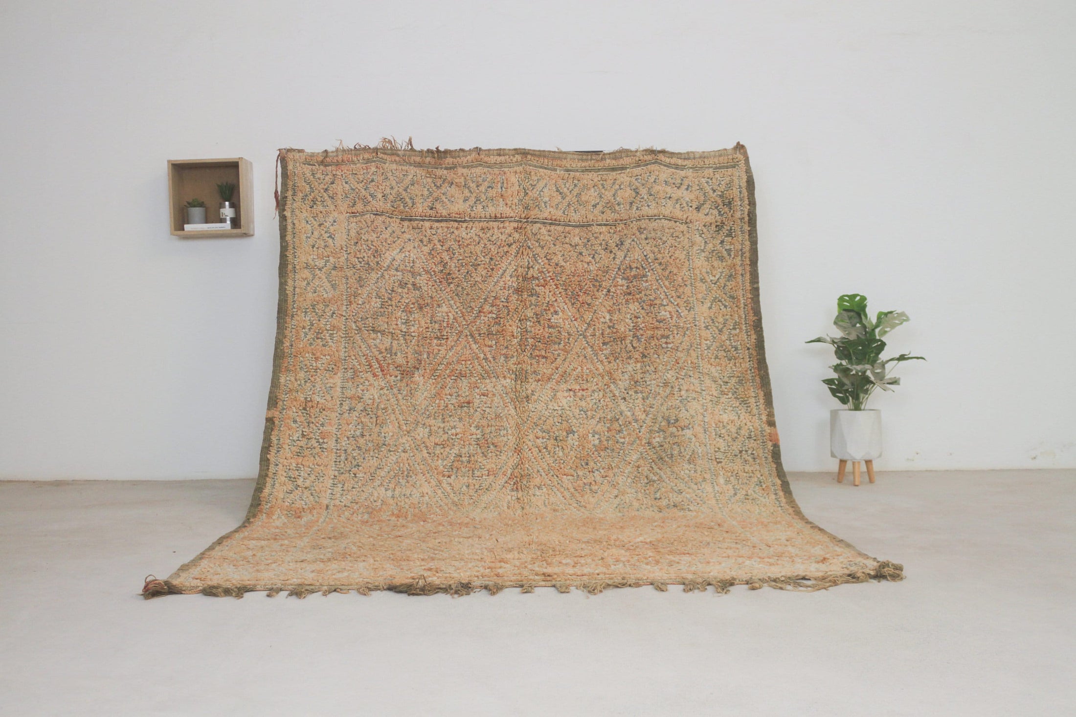 Vintage Moroccan Rug – Handmade Wool Berber rug, 6x9 ft – Peach beni mguild rug