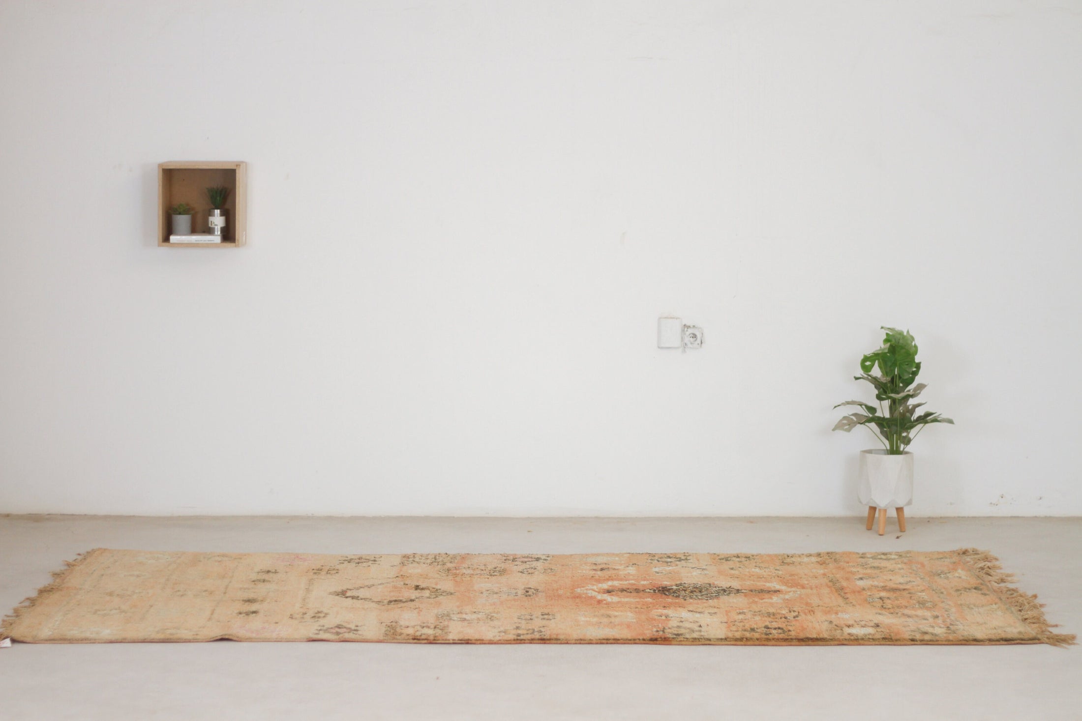 Vintage Moroccan Rug – Handmade Wool Berber rug, 5x11 ft – Peach beni mguild rug