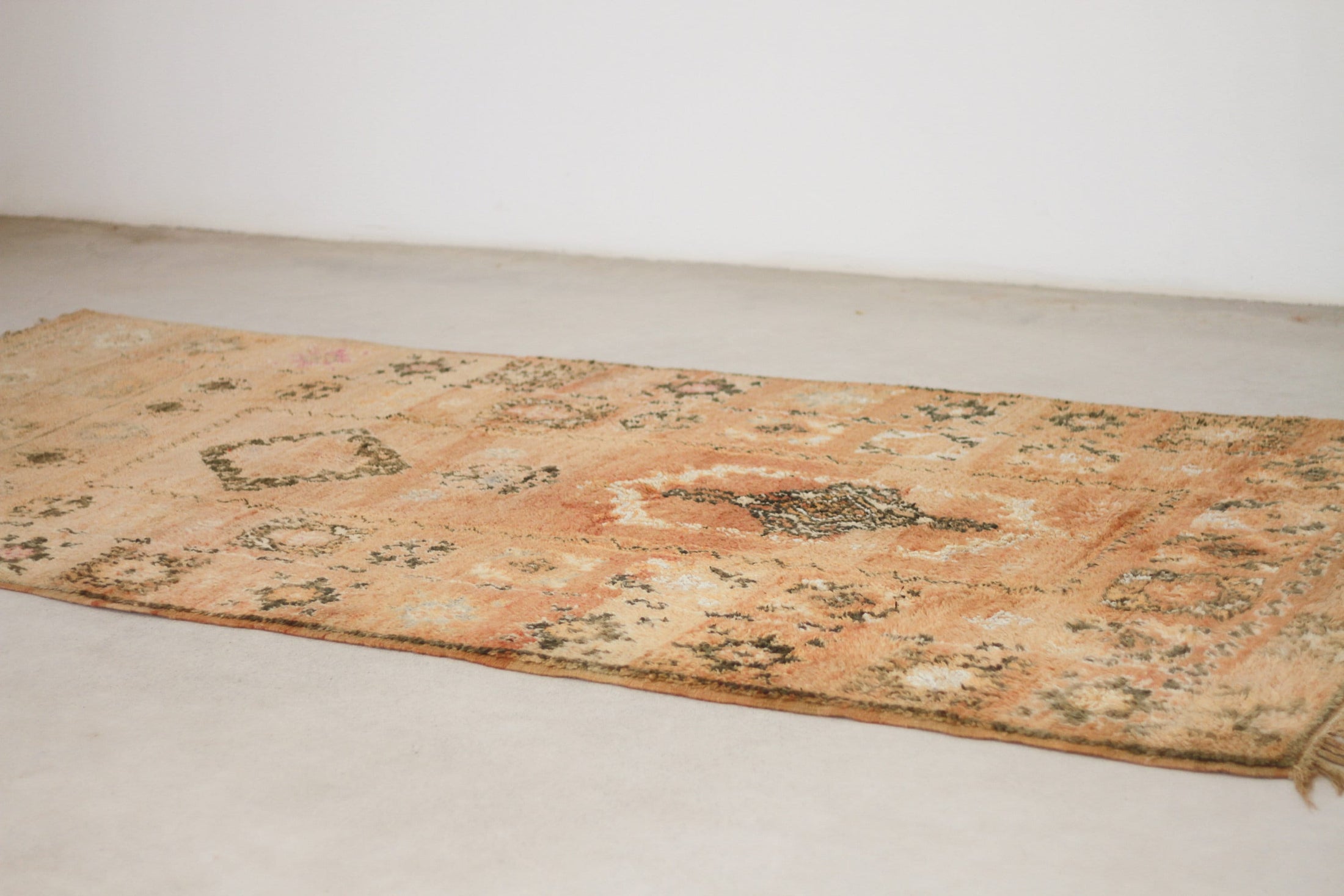 Vintage Moroccan Rug – Handmade Wool Berber rug, 5x11 ft – Peach beni mguild rug