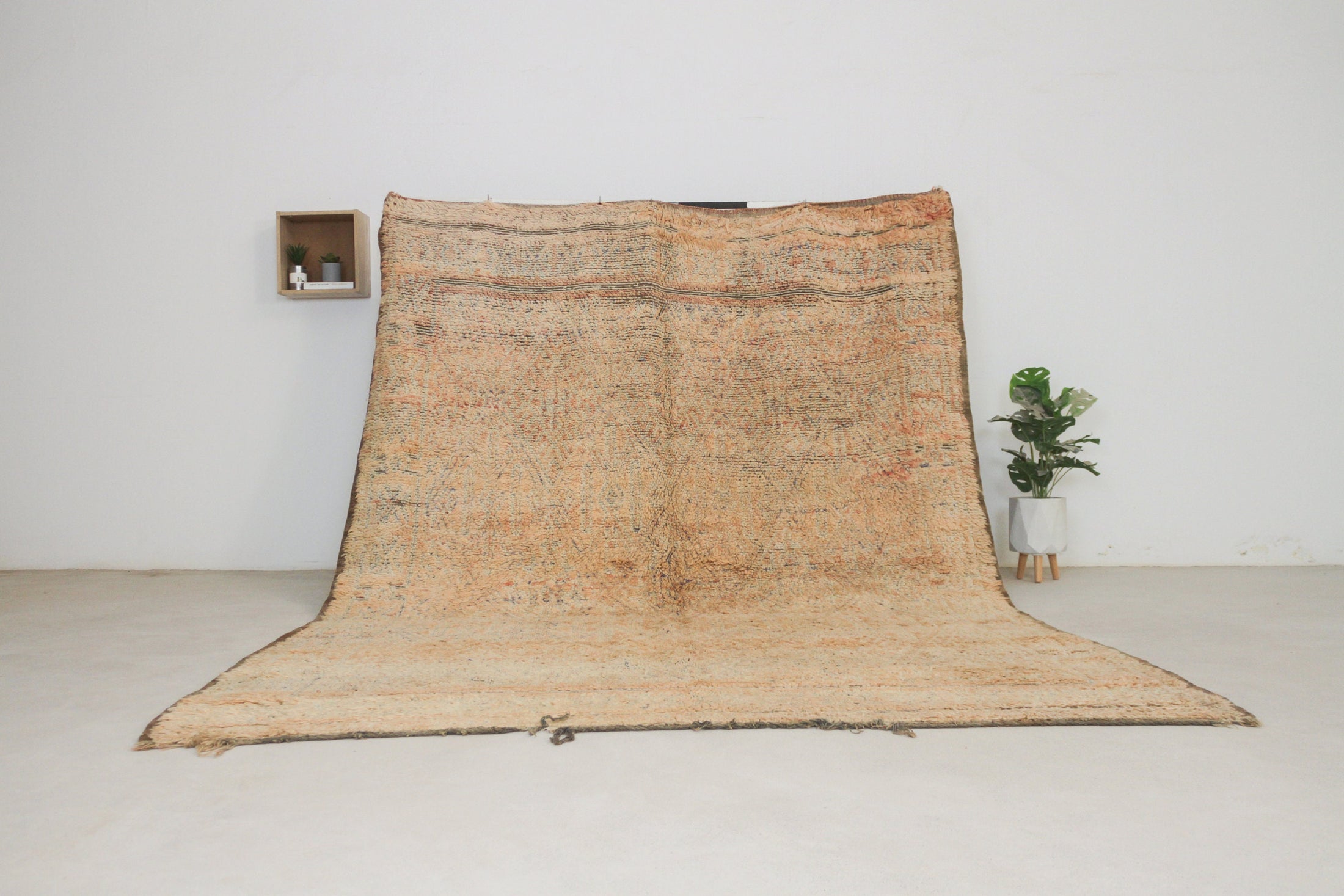 Vintage Moroccan Rug – Handmade Wool Berber rug, 7x10 ft – Peach beni mguild rug