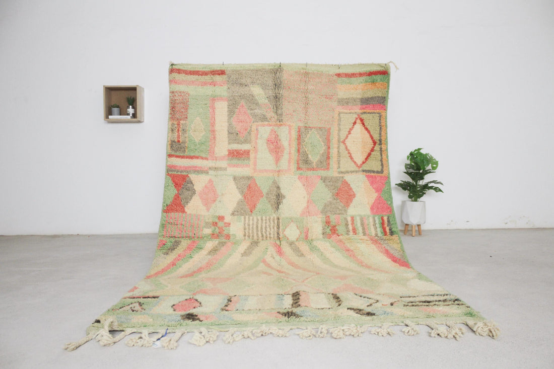 Cream Boujaad-style Moroccan rug No. L-A83, abstract free composition, full view