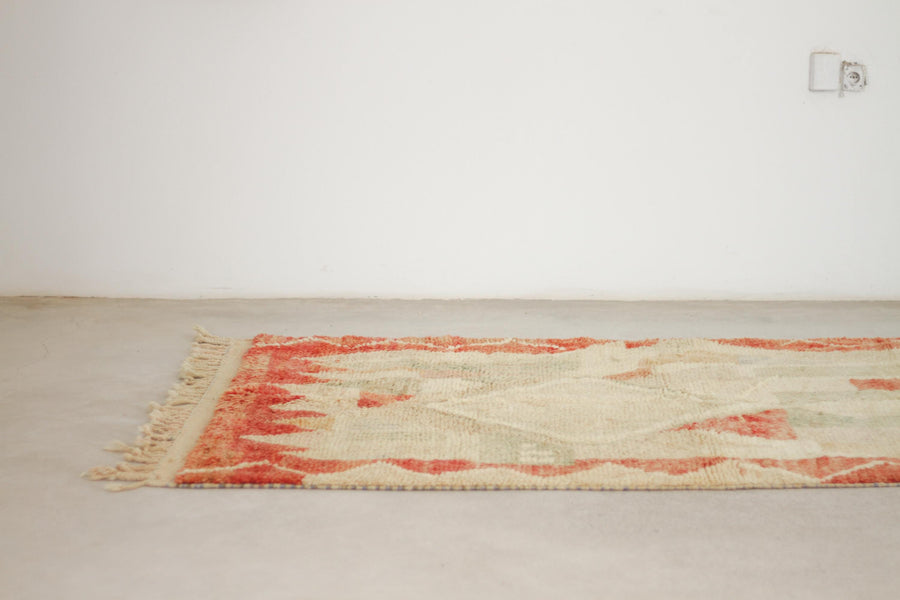 Cream and Red Boujaad-Style Moroccan Rug, 5'1" x 8'4" – No. L-A85