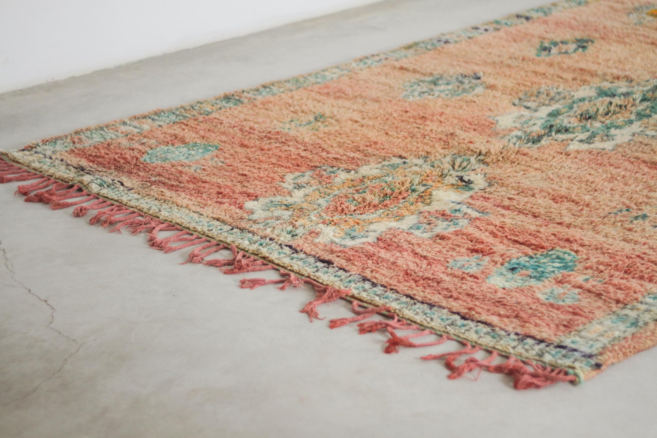 Vintage Moroccan Rug – Handmade Wool Berber rug, 6x10 ft – Peach beni mguild rug