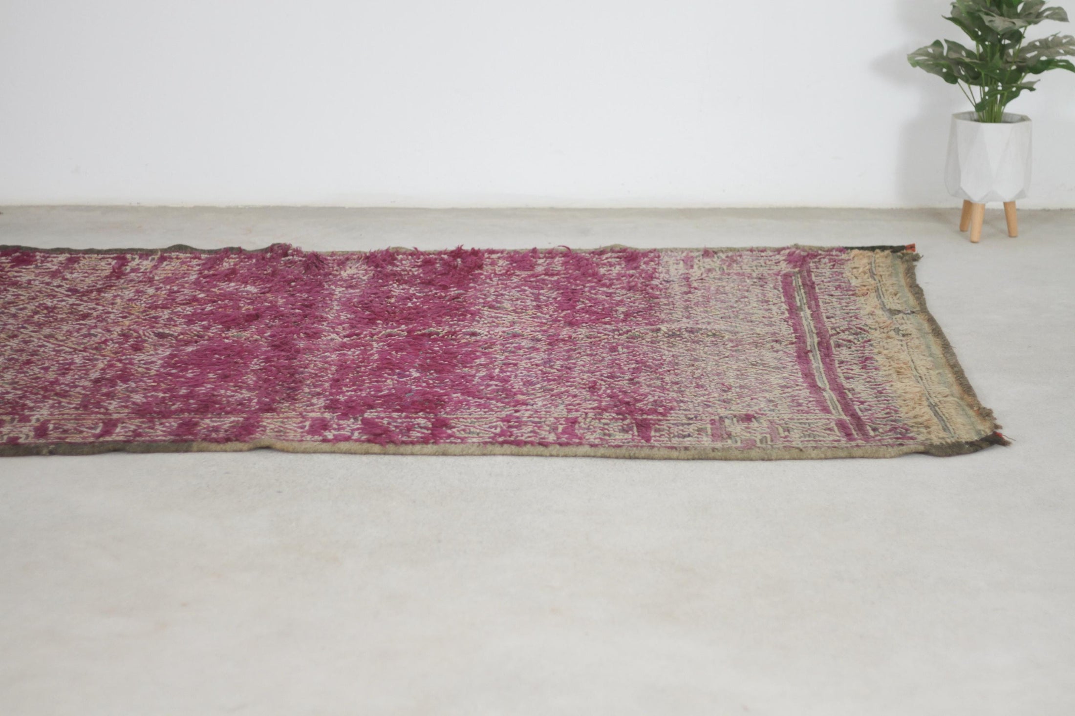 Vintage Moroccan Rug – Handmade Wool Berber rug, 5.5x9 ft – Purple beni mguild rug