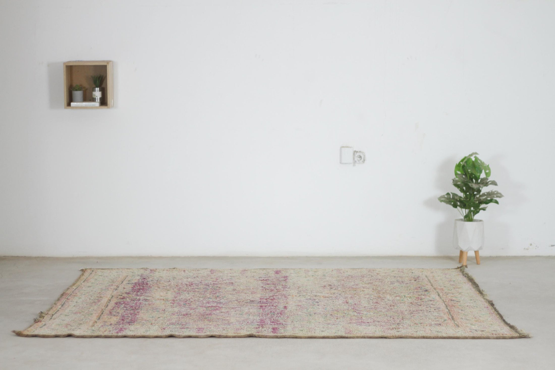 Vintage Moroccan Rug – Handmade Wool Berber rug, 7x9 ft – Purple beni mguild rug