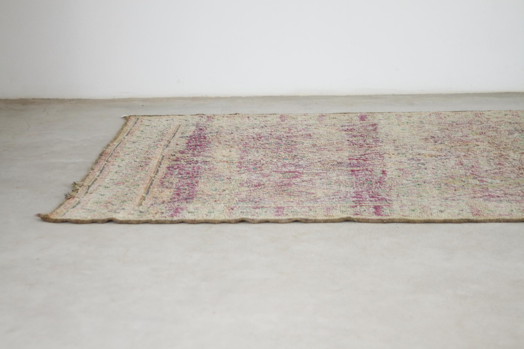 Vintage Moroccan Rug – Handmade Wool Berber rug, 7x9 ft – Purple beni mguild rug