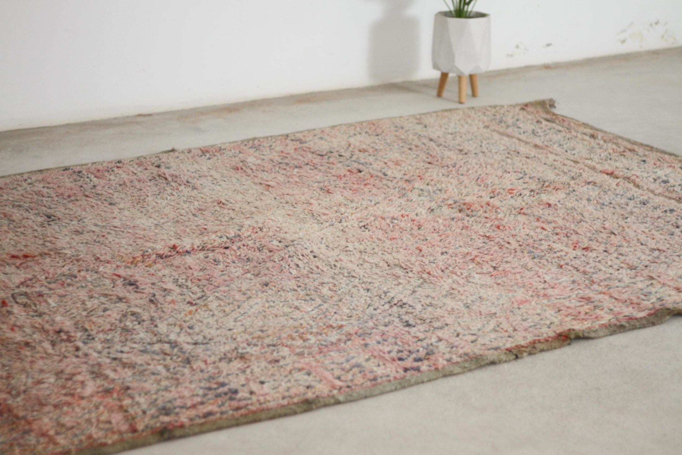 Vintage Moroccan Rug – Handmade Wool Berber rug, 6x11 ft – Pink beni mguild rug