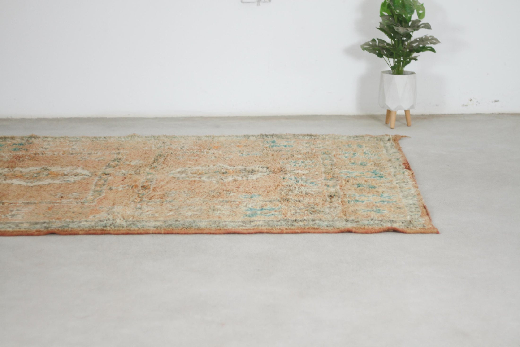 Vintage Moroccan Rug – Handmade Wool Berber rug, 6x9 ft – Peach beni mguild rug