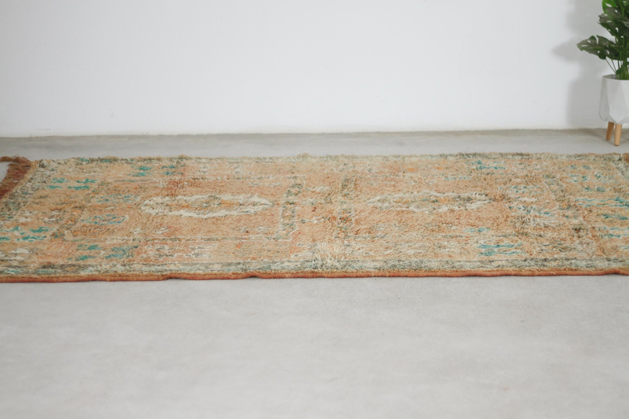 Vintage Moroccan Rug – Handmade Wool Berber rug, 6x9 ft – Peach beni mguild rug