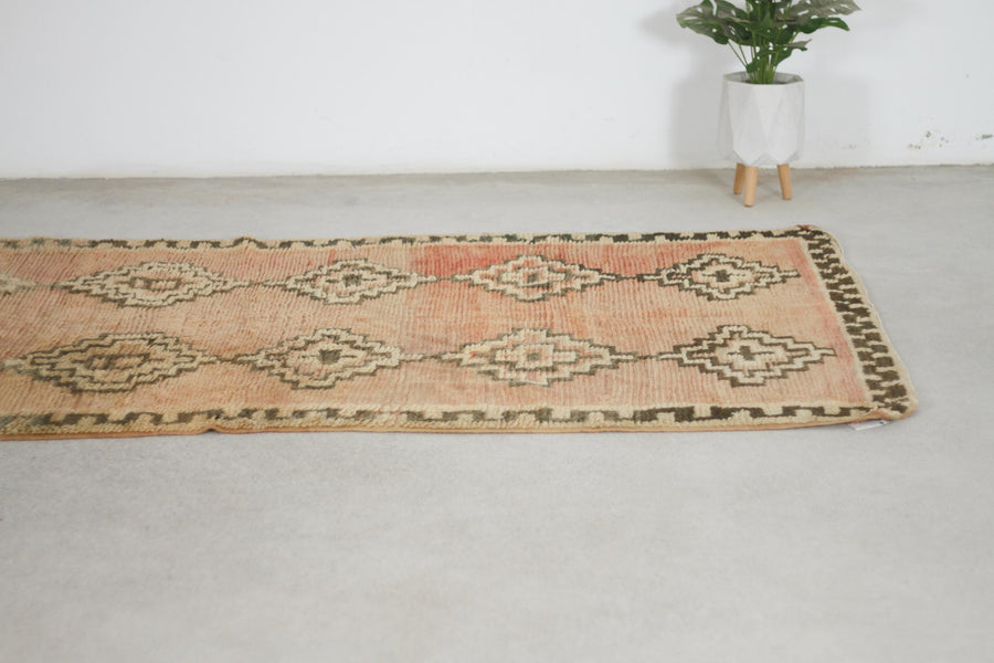 Vintage Peach Moroccan Rug, 4'8" x 9'6" – No. 202