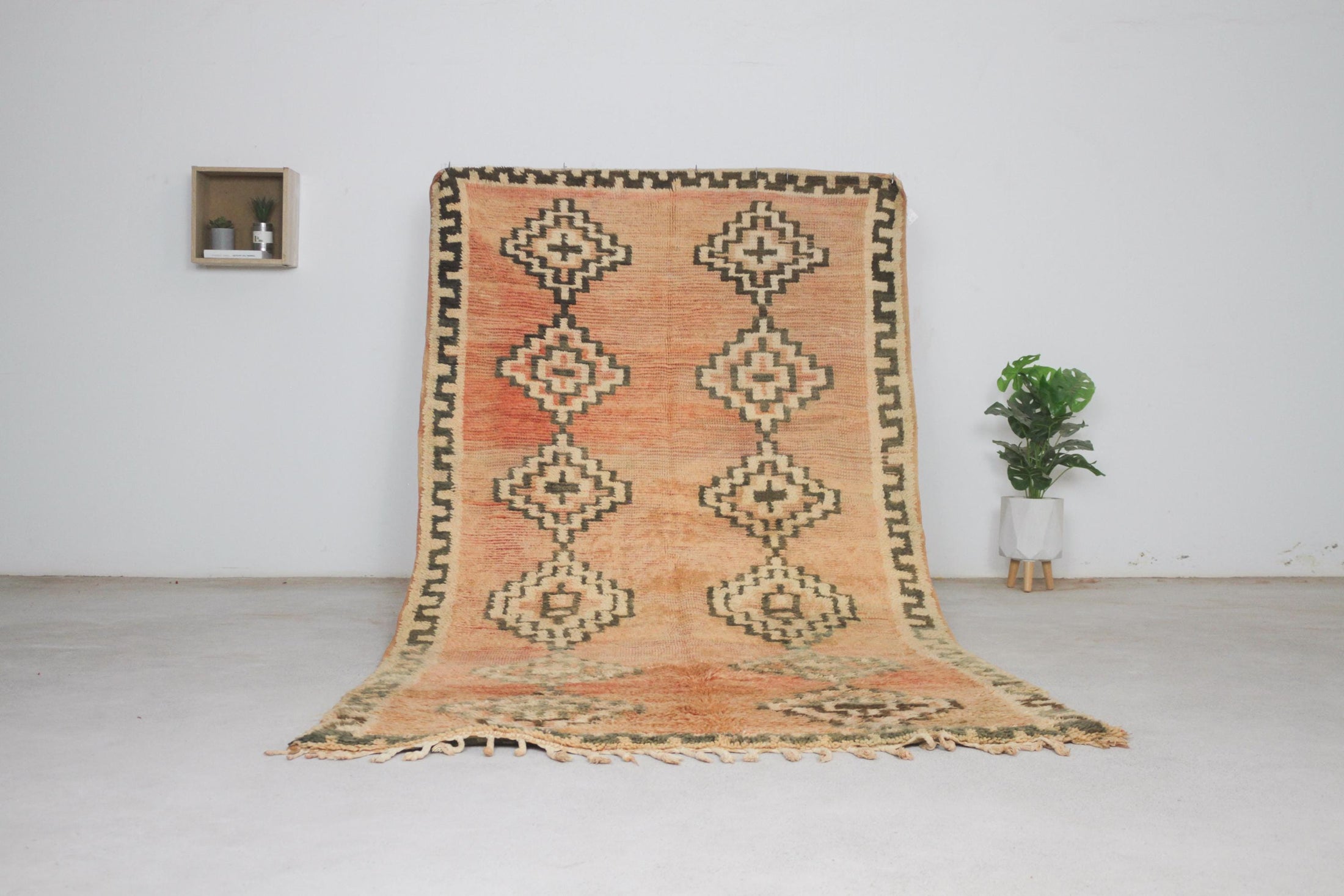 Vintage Moroccan Rug – Handmade Wool Berber rug, 5x10 ft – Peach beni mguild rug