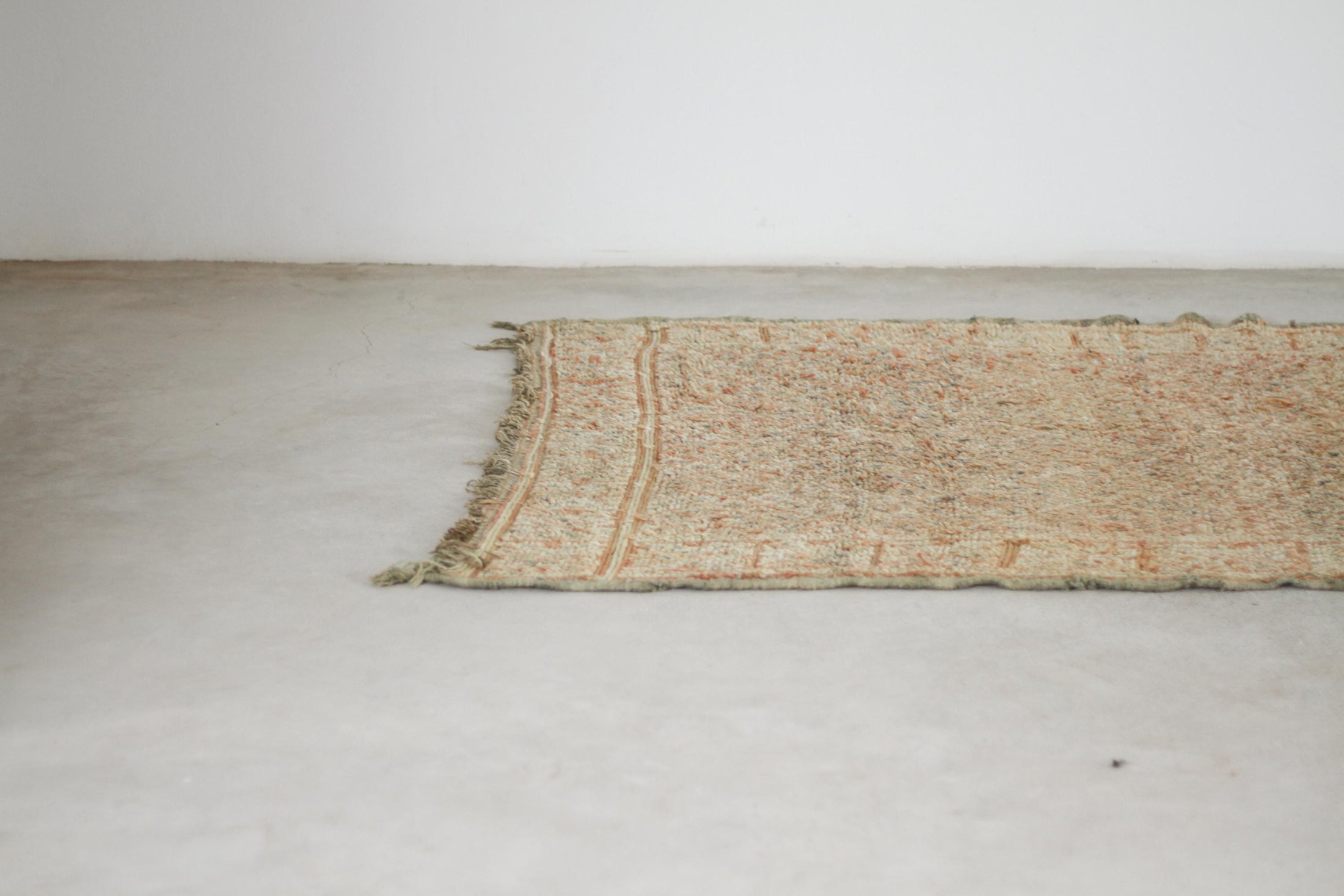 Vintage Moroccan Rug – Handmade Wool Berber rug, 6x9 ft – Peach beni mguild rug